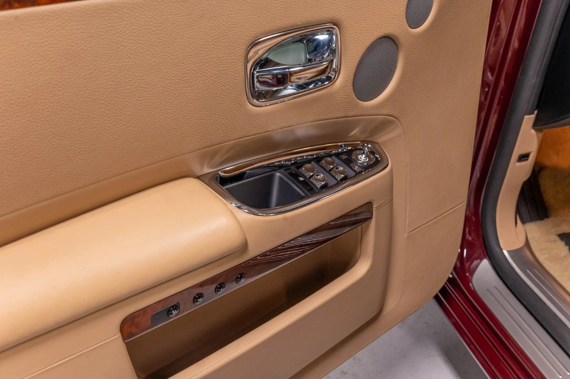 mph003_598203390_Used_2011_Rolls_Royce_Ghost_1785190431_8879aa32bd