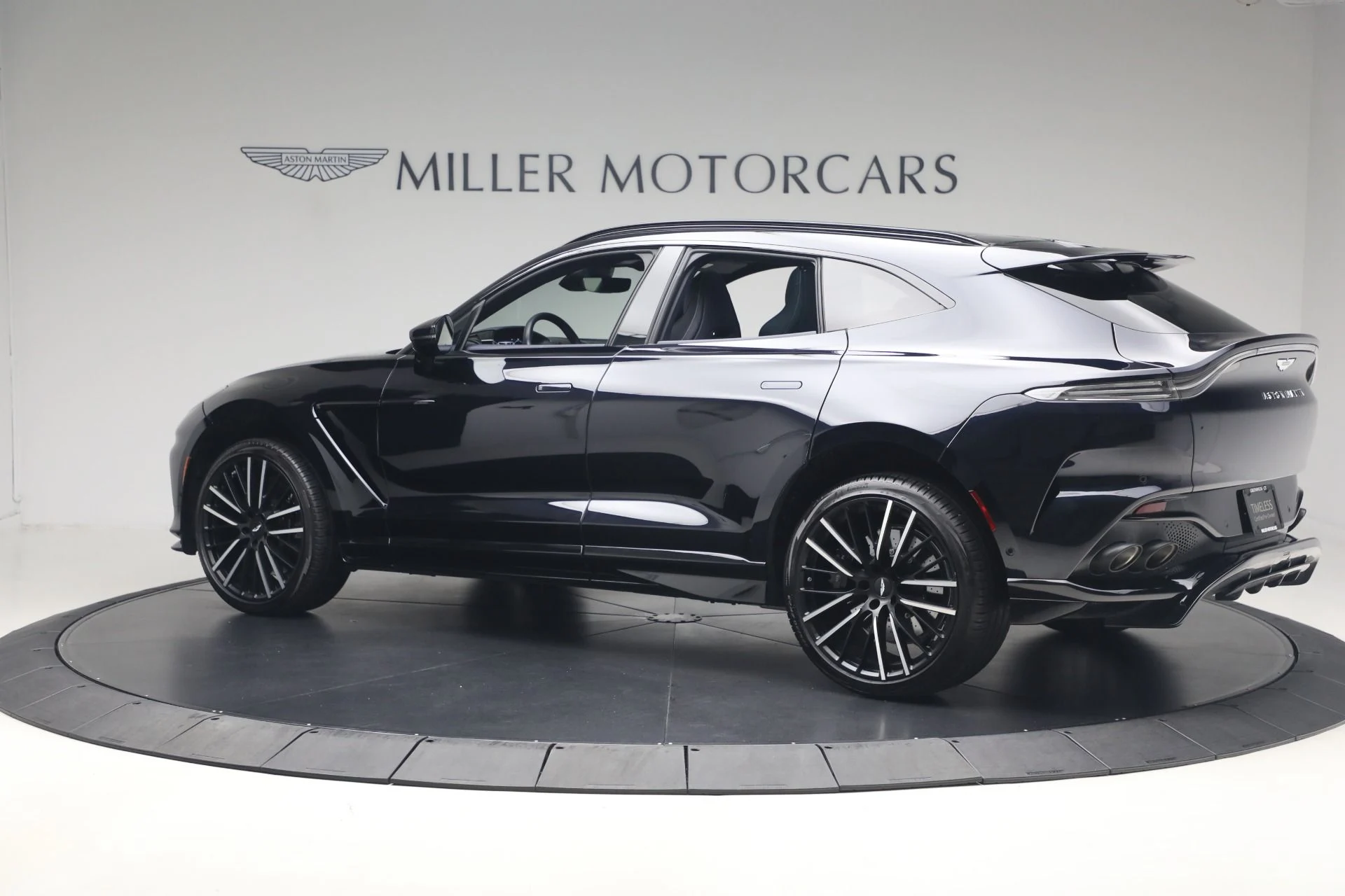 mph003_606421935_Used_2025_Aston_Martin_DBX_707_1782252484_7b33663358