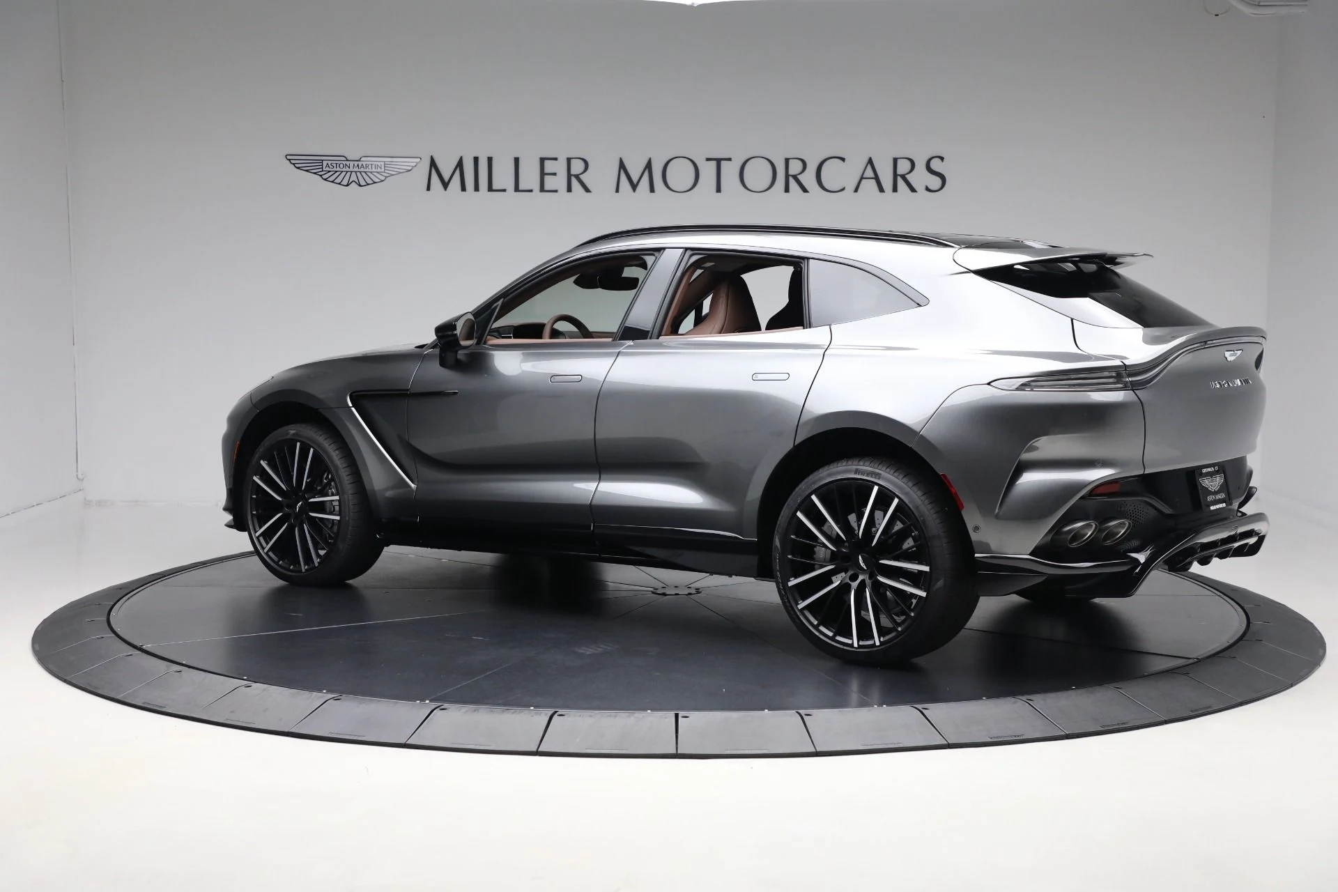 mph003_612288963_New_2025_Aston_Martin_DBX_707_ce39789861