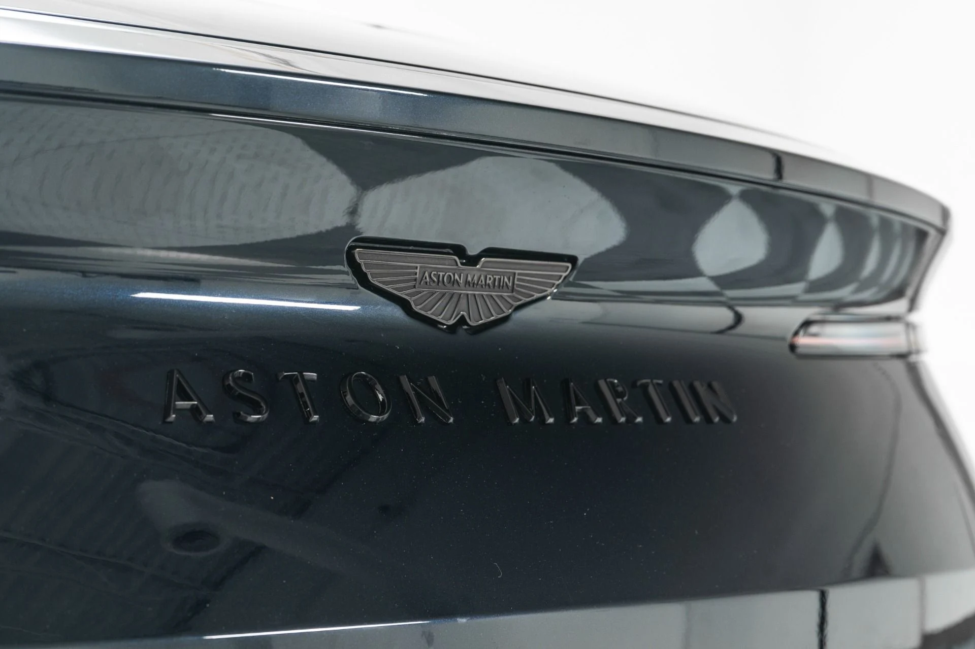 mph003_613043322_Used_2025_Aston_Martin_DB_12_Volante_1753885482_d37882292d