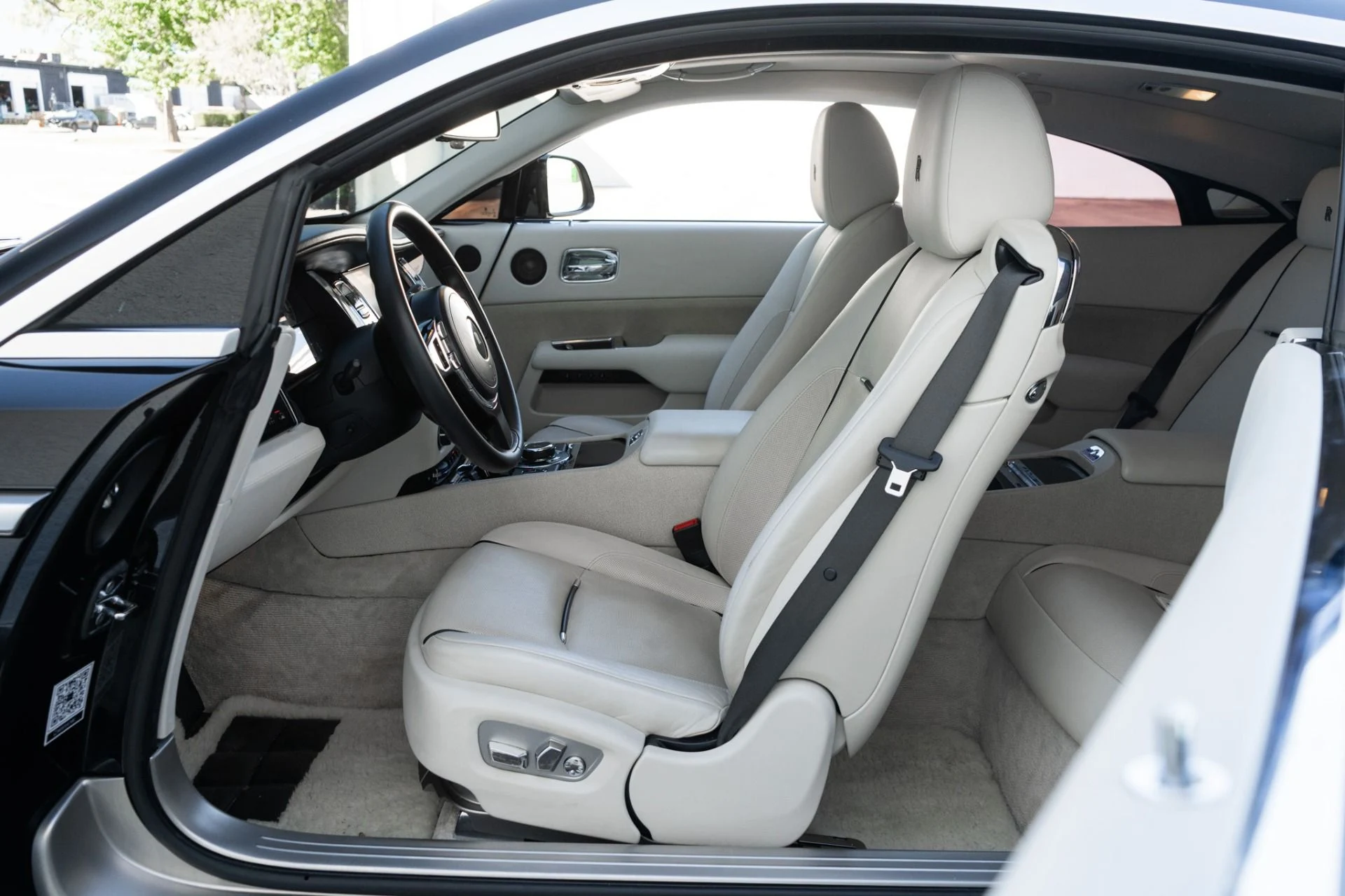 mph003_616132657_Used_2014_Rolls_Royce_Wraith_1761760080_75c80f7ebe