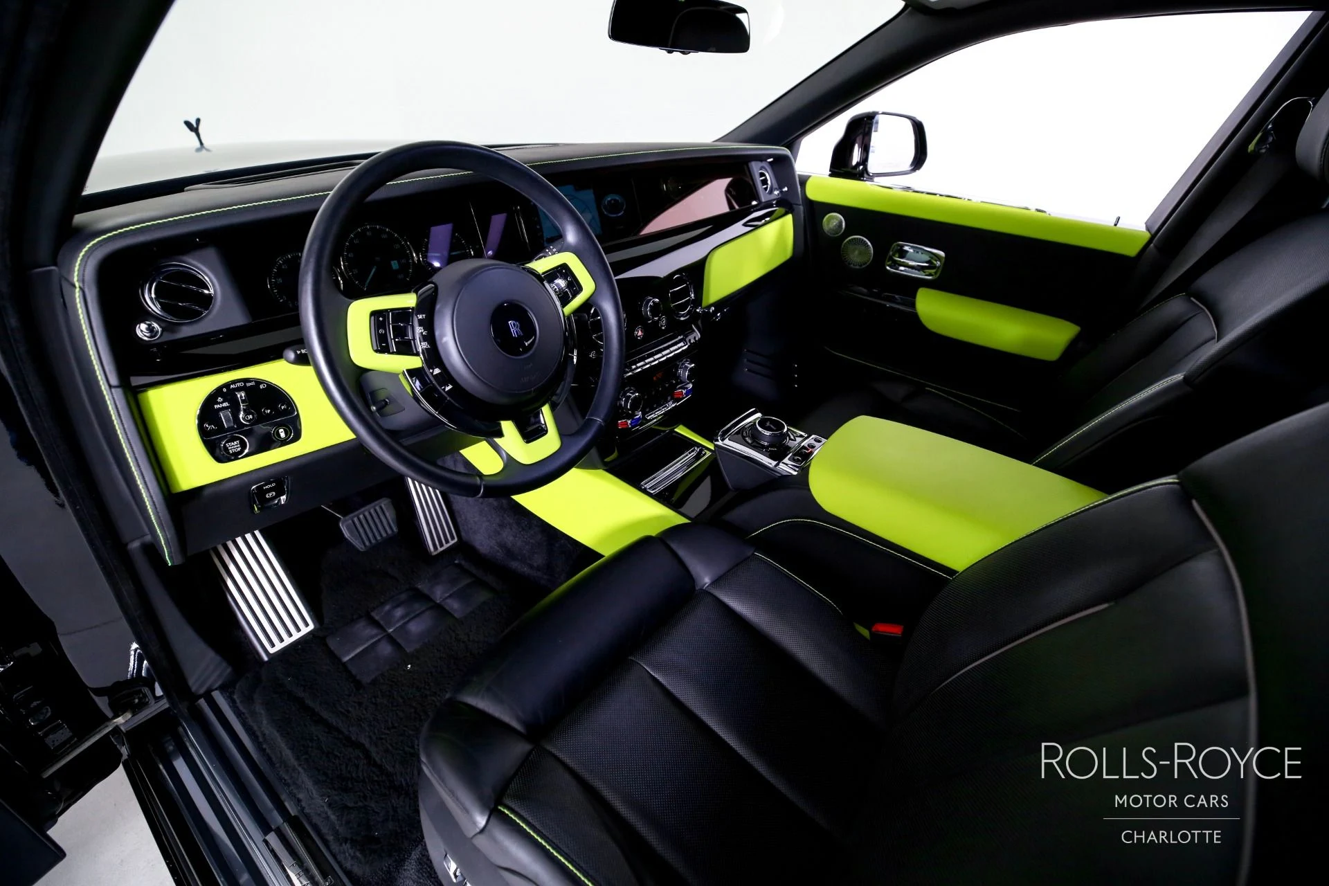 mph003_621244681_Used_2019_Rolls_Royce_Phantom_1769450314_8bb7a61a59