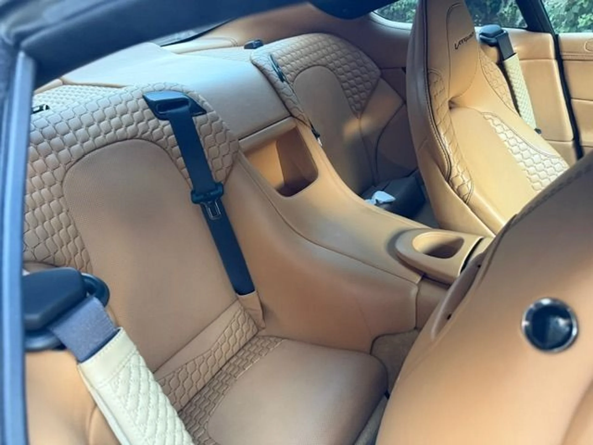 mph003_626910812_Used_2016_Aston_Martin_Vanquish_1764027582_952f0320b4