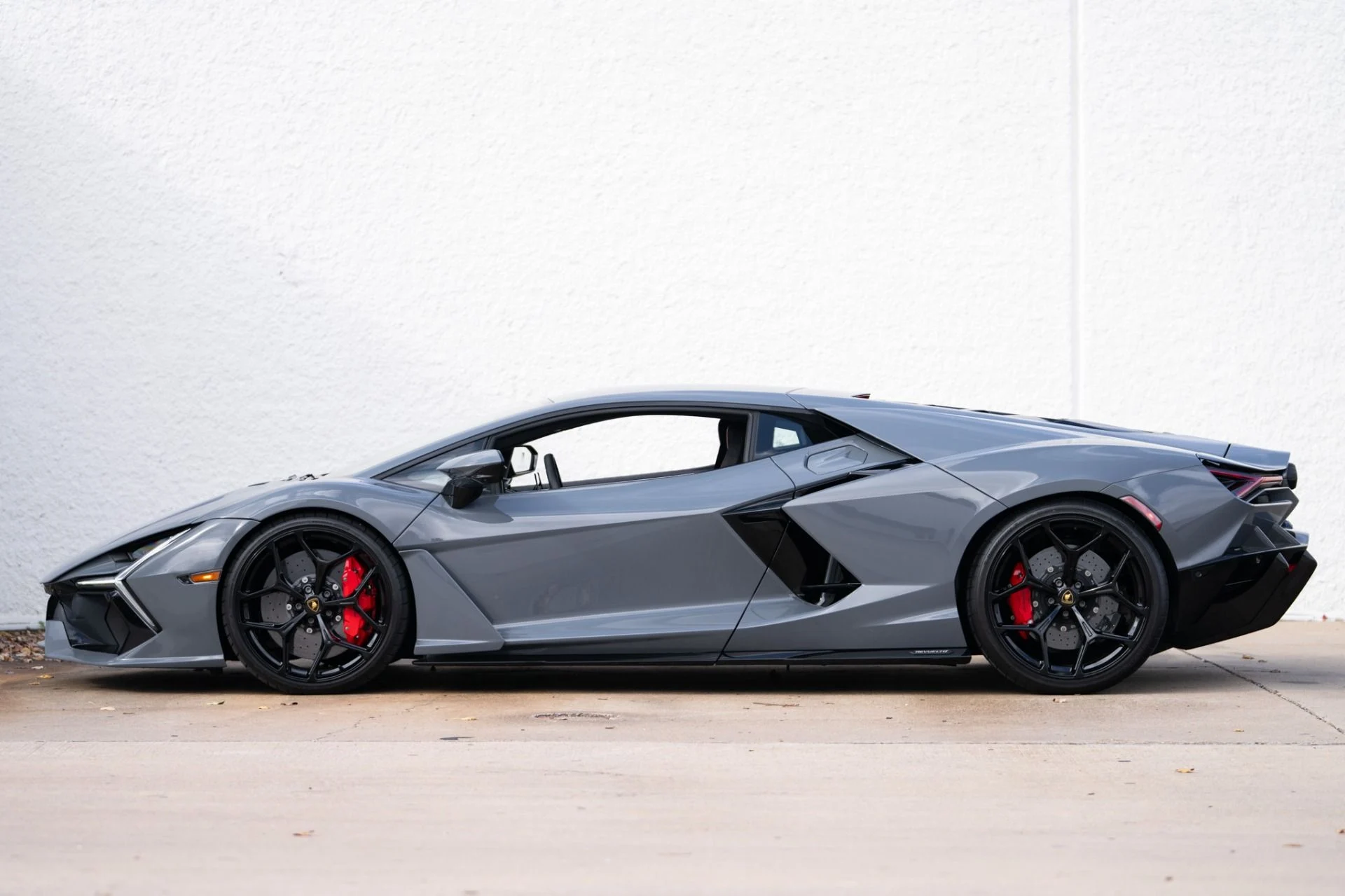 mph003_635563564_Used_2024_Lamborghini_Revuelto_1766428985_4172055ed8
