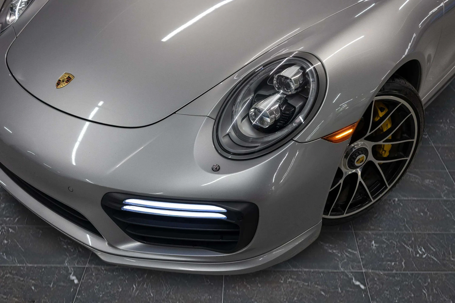 mph003_637616823_c106ada5_becc_4603_8bc0_4d2e152be8a6_201720_Porsche2091120_Turbo20_S2028_WP_0_AD_2_A93_HS_16640329_4_0e02ecaea2