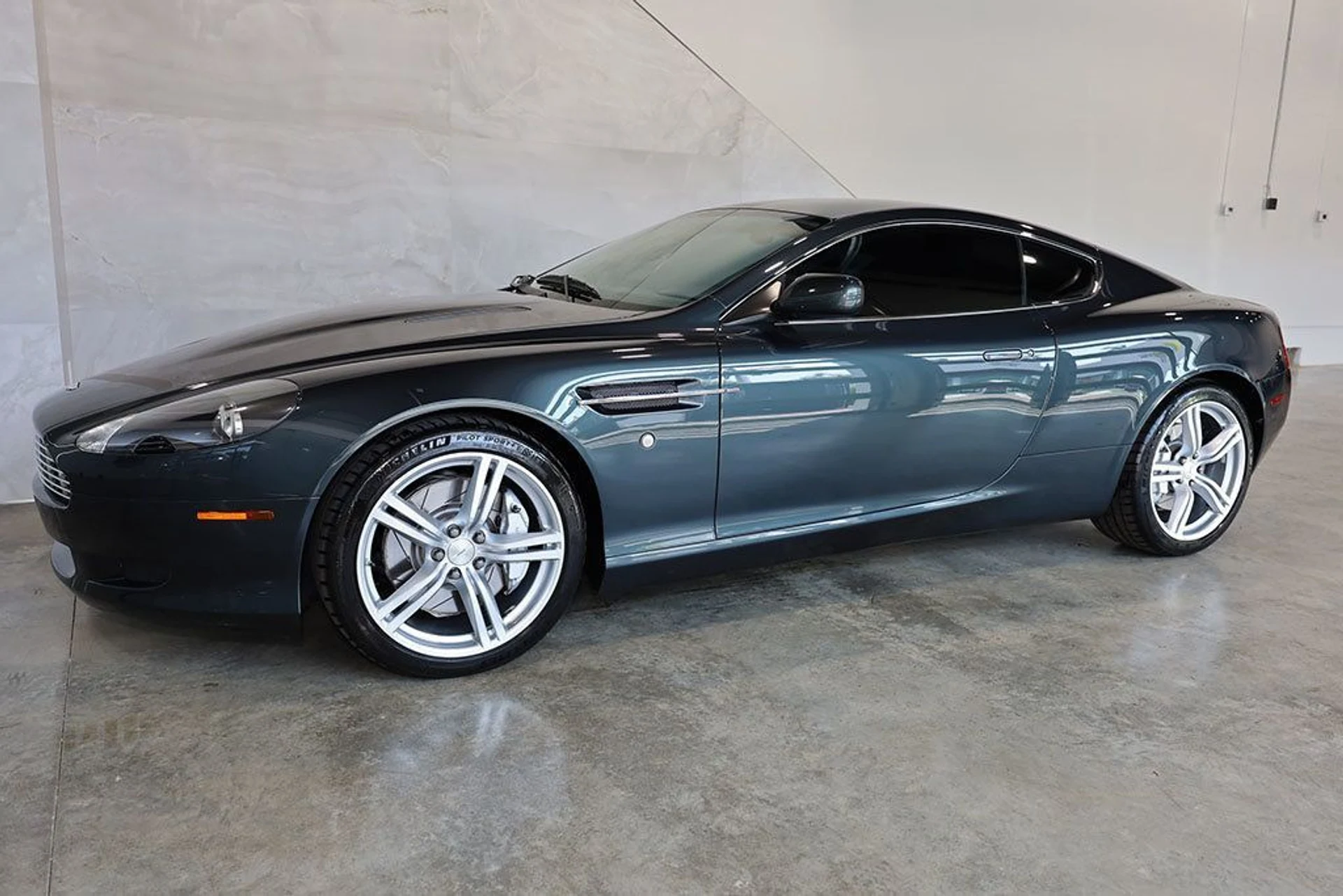 mph003_653629238_used_2007_aston_martin_db9_2drcoupemanual_9689_21830752_4_1024_ee8c71ae01
