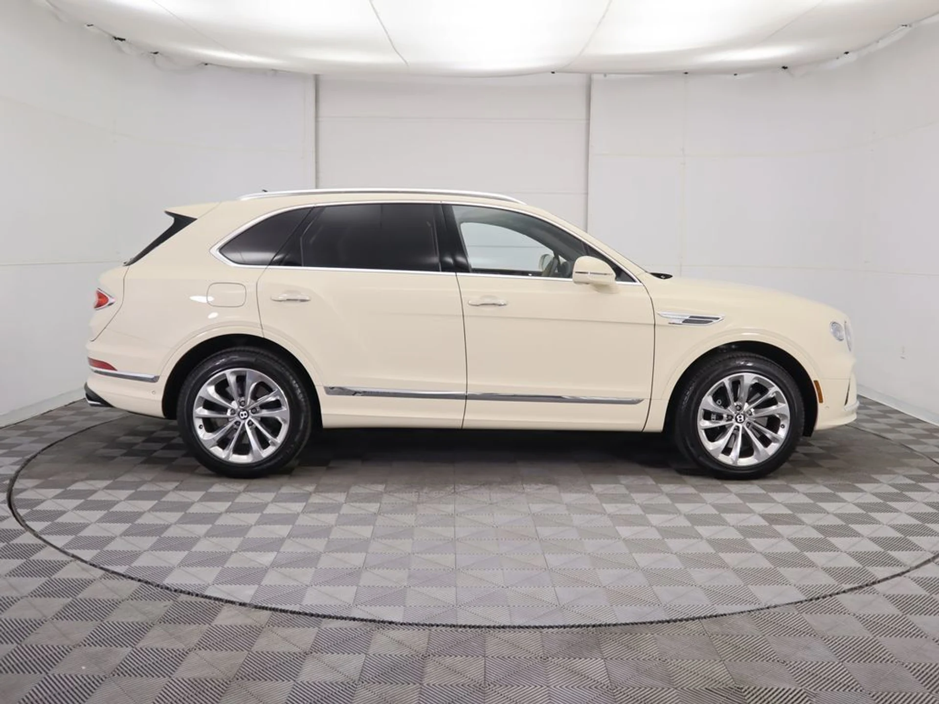 mph003_655687711_used_2023_bentley_bentayga_v8awd_8119_22972993_4_1024_8daef8eab3