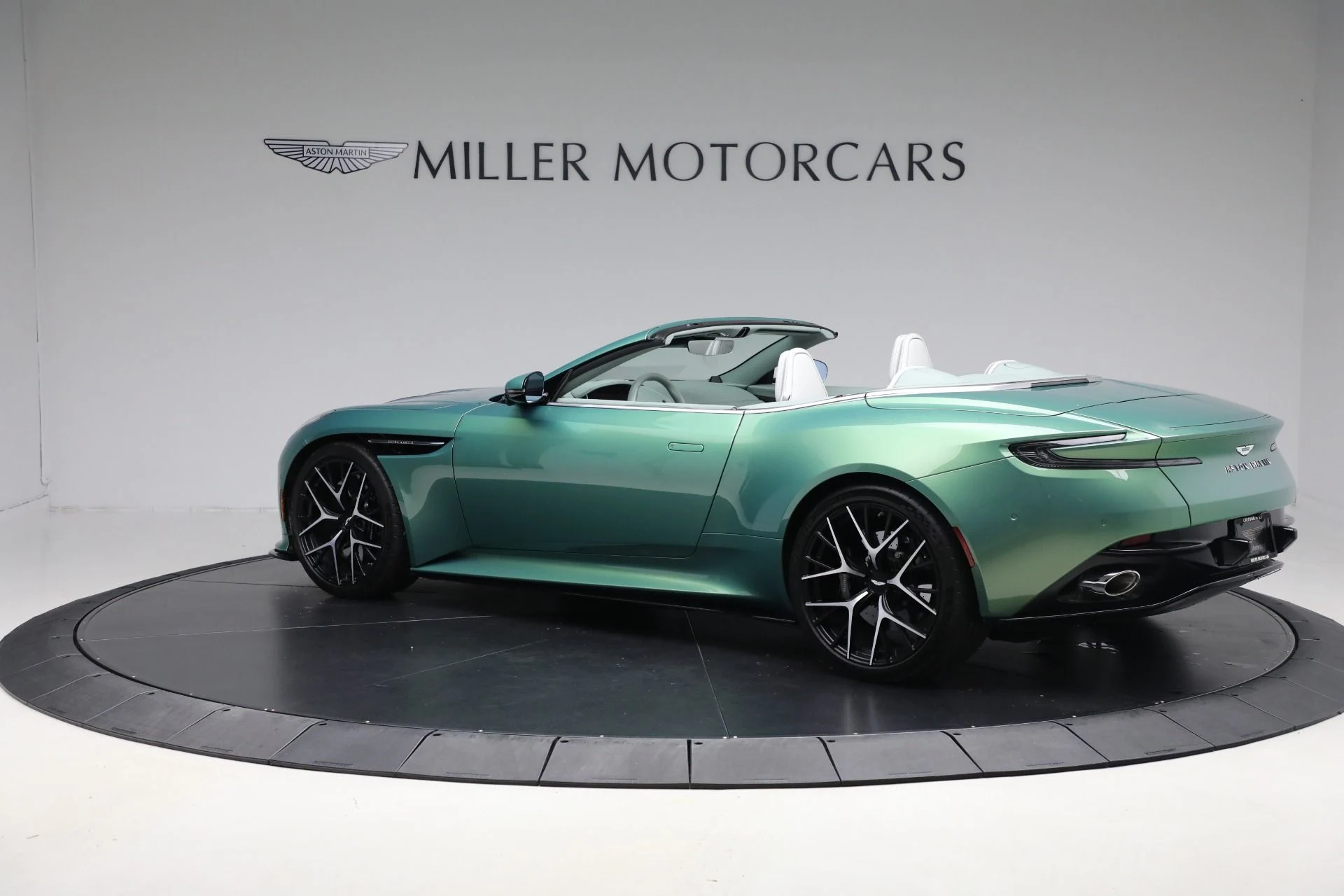 mph003_673743544_New_2025_Aston_Martin_DB_12_Volante_e93d9c03dd