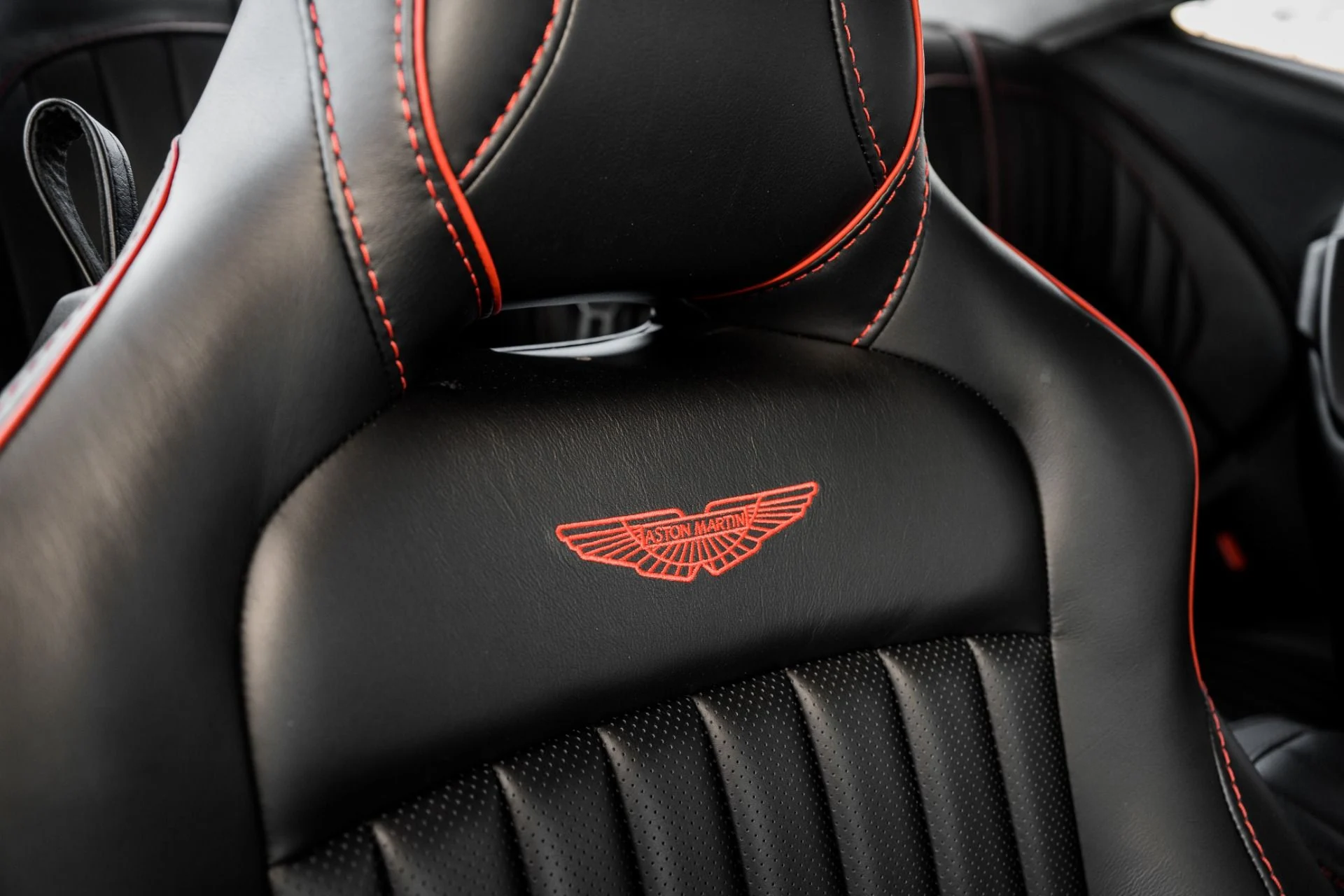mph003_679385042_Used_2020_Aston_Martin_DBS_Superleggera_007_OHMSS_Edition_1679175725_87b327990d