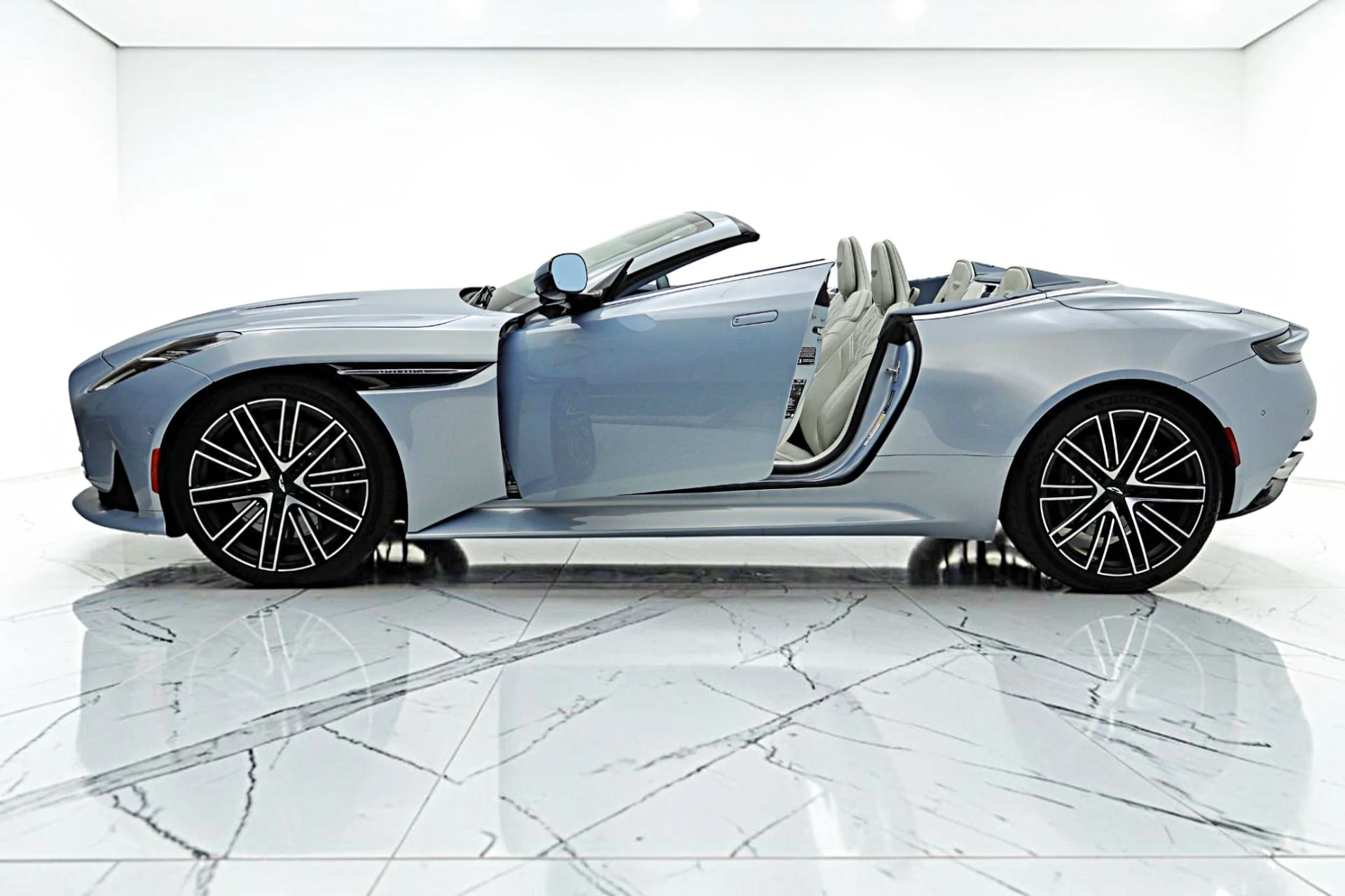mph003_693874339_New_2026_Aston_Martin_DB_12_Volante_095de353df