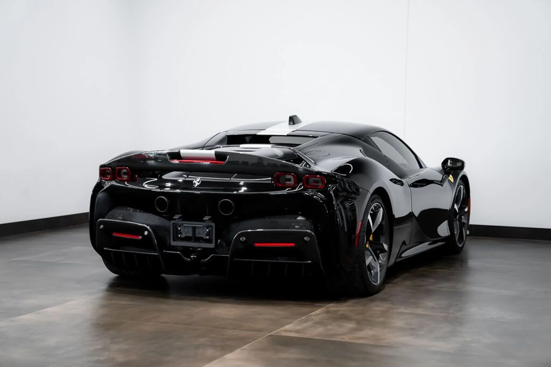 mph003_727300687_ferrari_sf90_stradale_2021_jpg_v_1754355020_557c6dcb44
