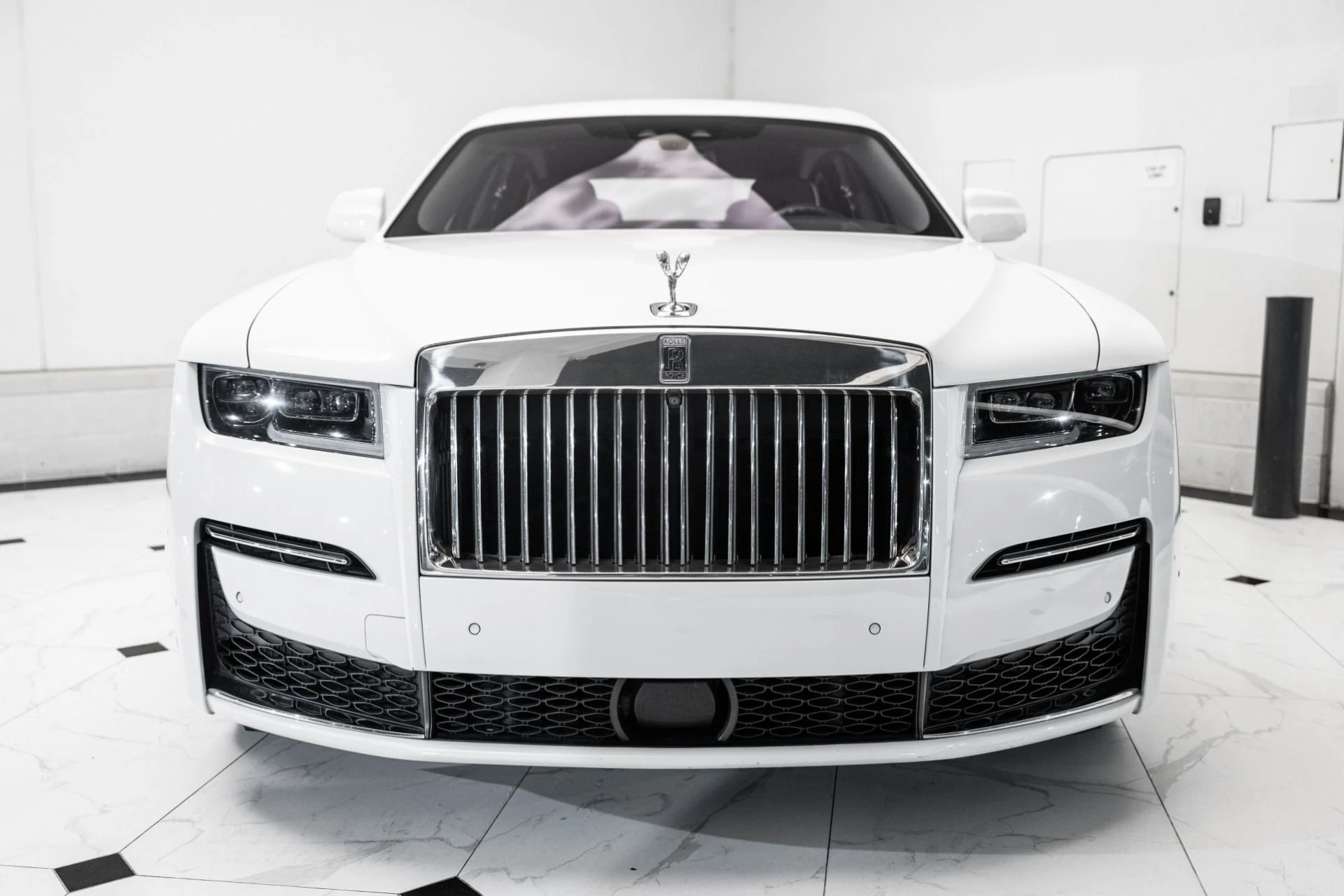 mph003_730041479_Used_2021_Rolls_Royce_Ghost_1753979325_84ff00424b