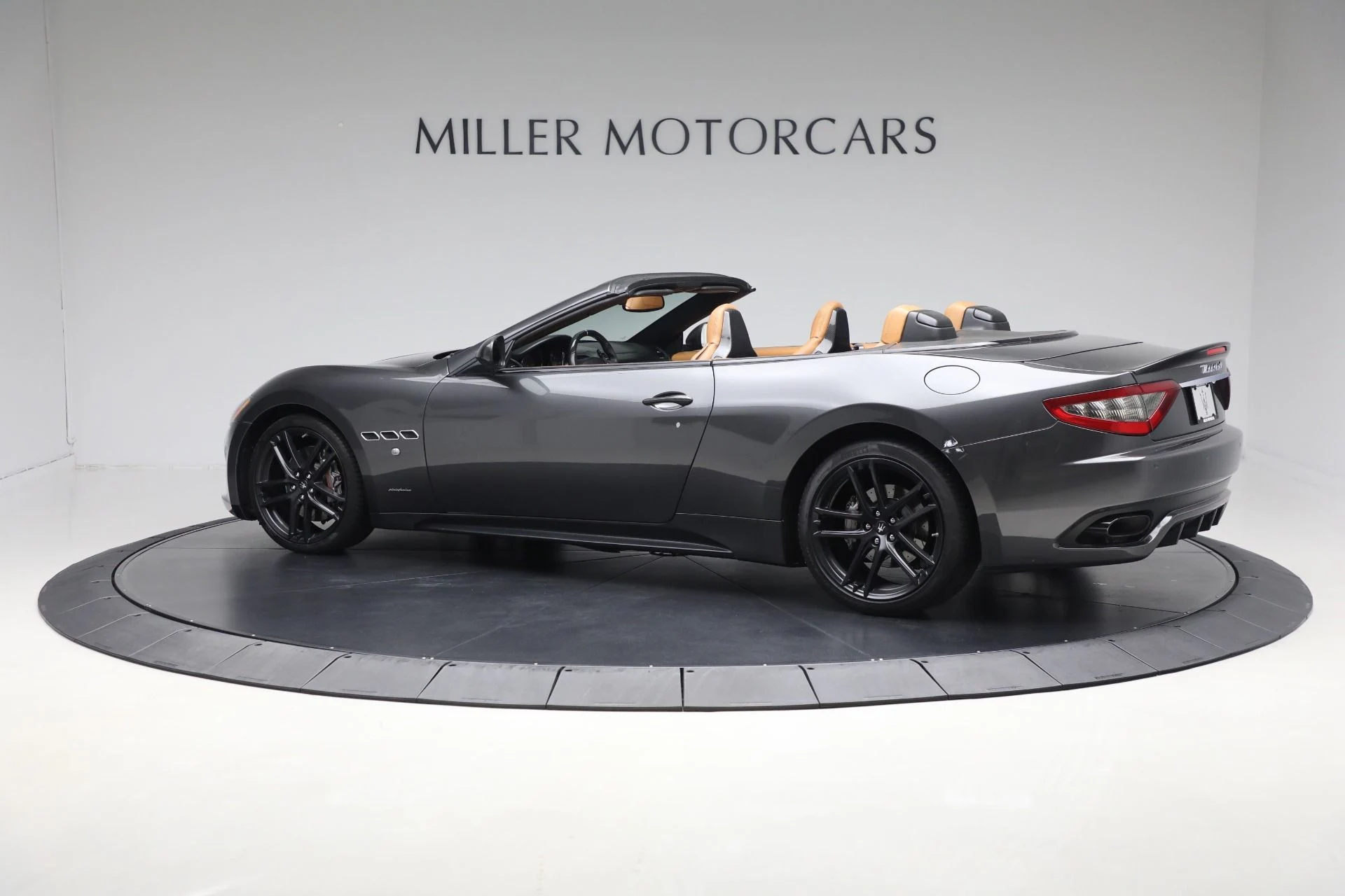 mph003_74554646_Used_2015_Maserati_Gran_Turismo_54f5c429d8