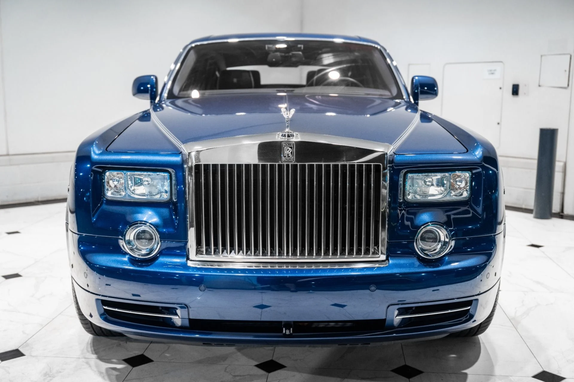 mph003_762318614_Used_2011_Rolls_Royce_Phantom_1782236449_b2002dbf8c