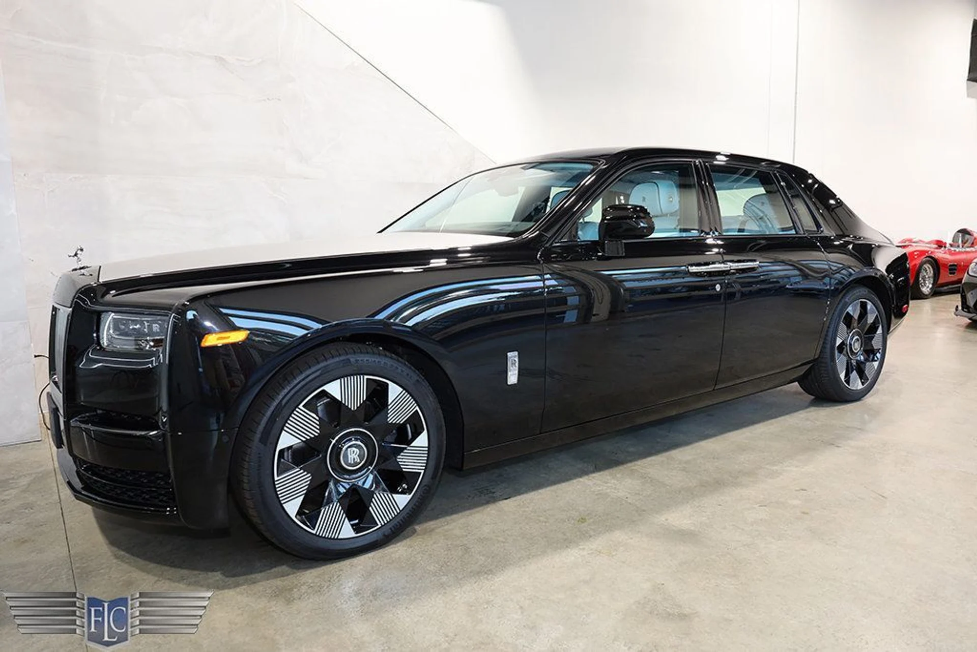 mph003_764551925_used_2025_rolls_royce_phantom_sedan_9689_22959551_4_1024_234d69fbcf