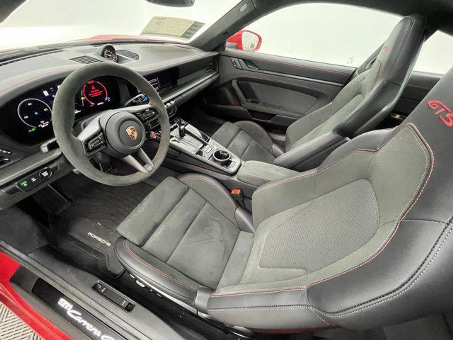 mph003_77450375_q_F_c_Na_R_Evie3_R_Cyc_HLV_6q147_Dg_ae16c20d96