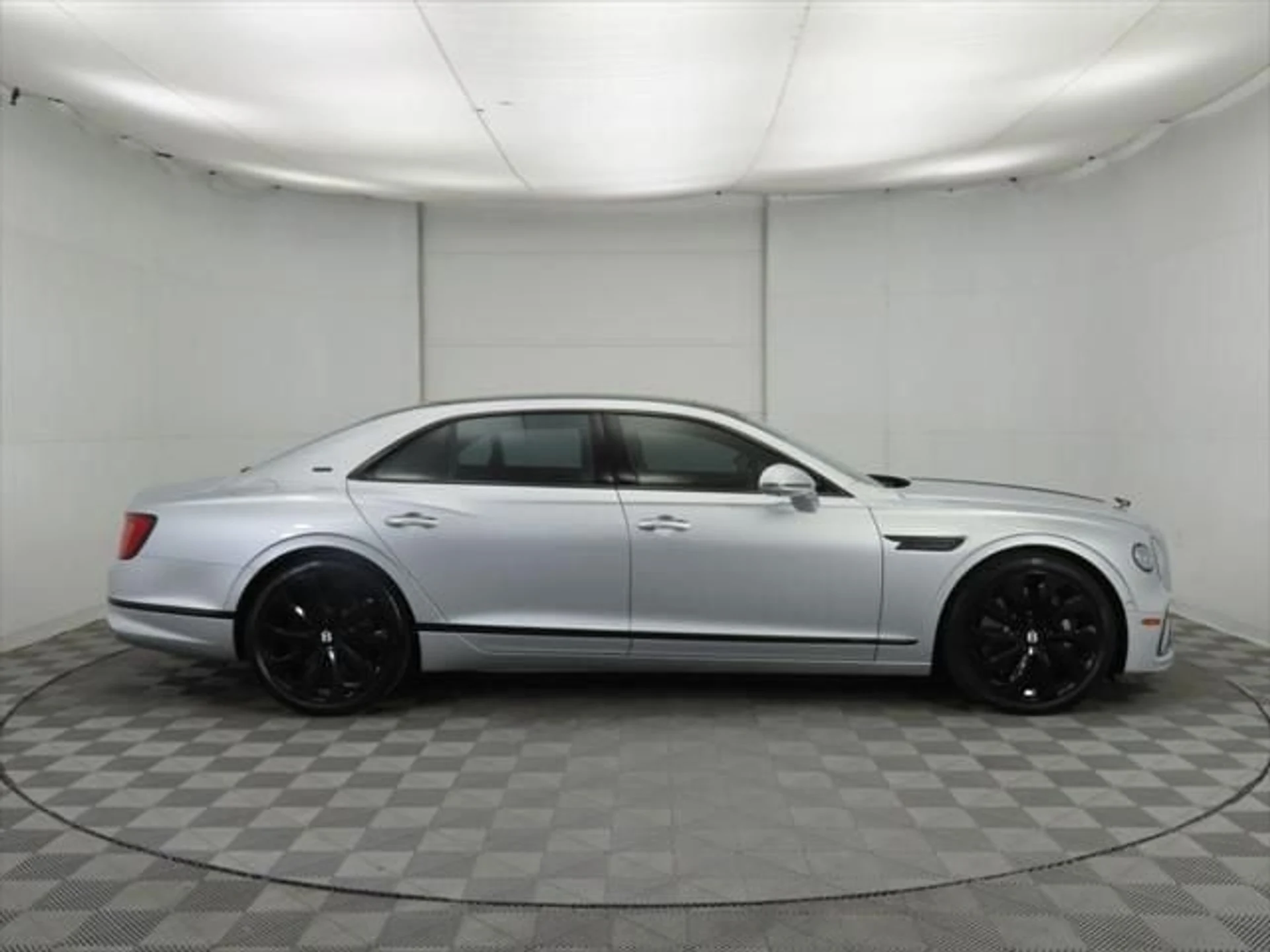 mph003_777970774_used_2025_bentley_flying_spur_blackeditionsedan_8119_23021249_4_640_d76a2fb891