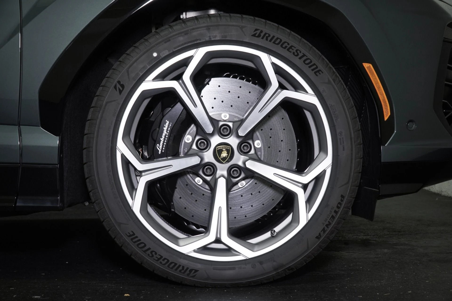 mph003_795579025_New_2025_Lamborghini_Urus_SE_1760113622_219bcc8a73