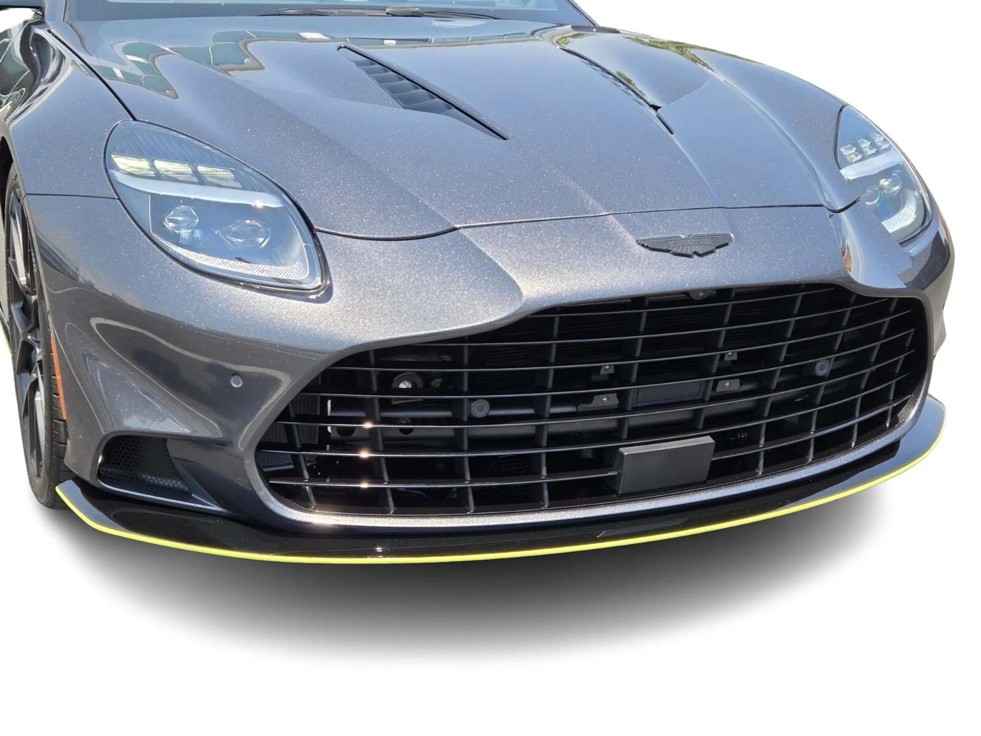 mph003_80221864_New_2025_Aston_Martin_Vanquish_V12_1754459263_29e29efe2b