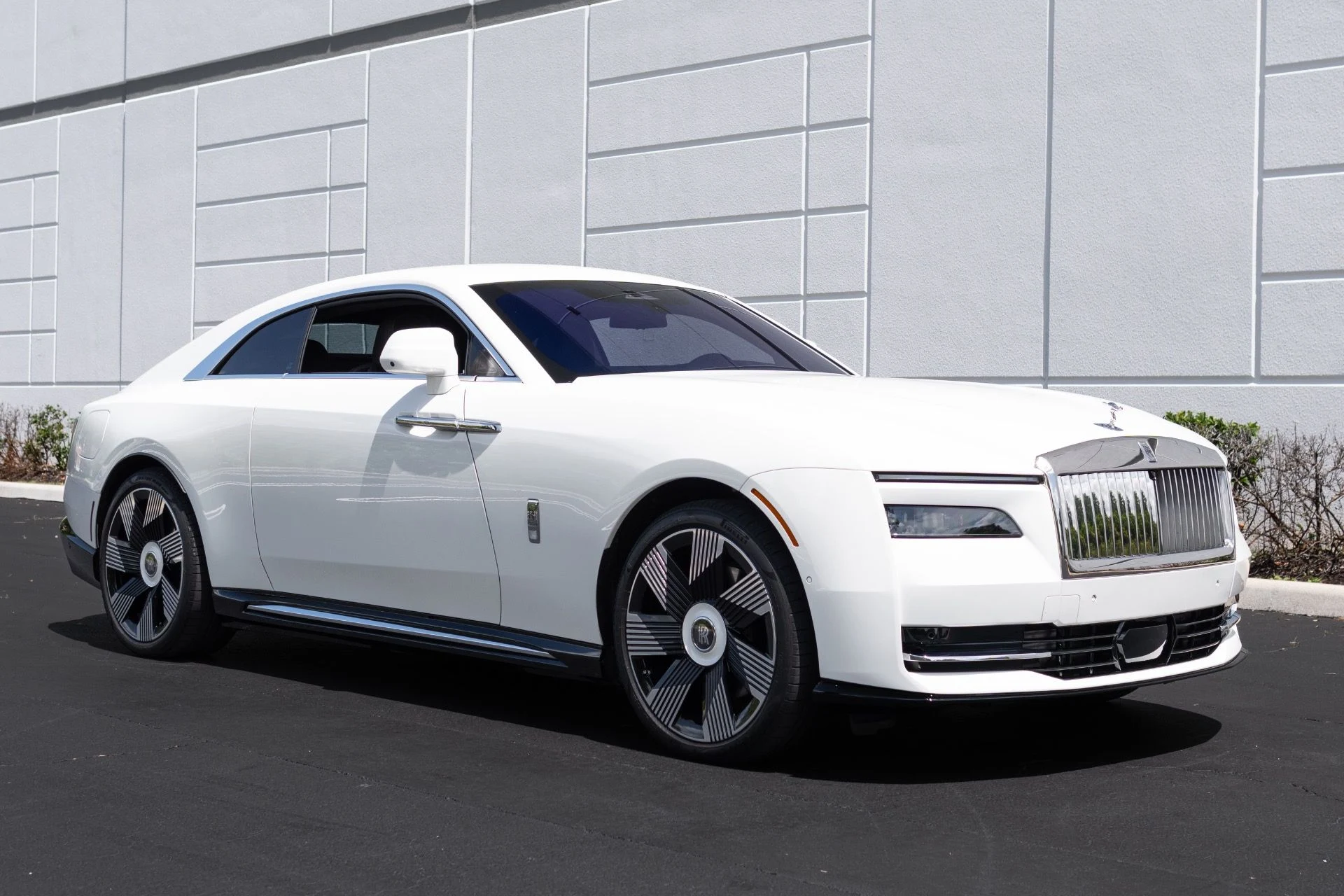 mph003_809515563_Used_2024_Rolls_Royce_Spectre_1775023108_b423641ba4