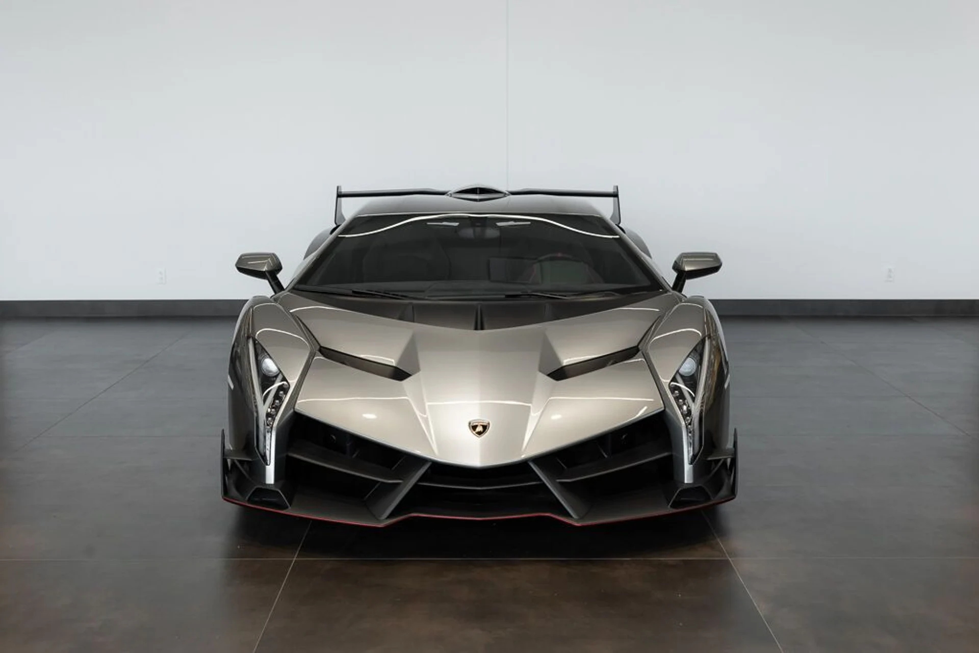 mph003_81156603_lamborghini_veneno_2014_jpg_v_1779988126_ee48b77c45