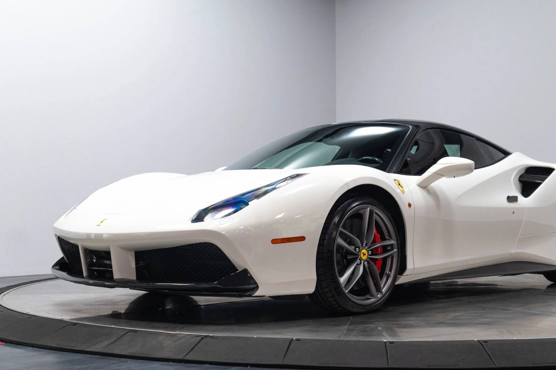 mph003_812281535_Used_2016_Ferrari_488_GTB_1783363377_c6ff6b8575