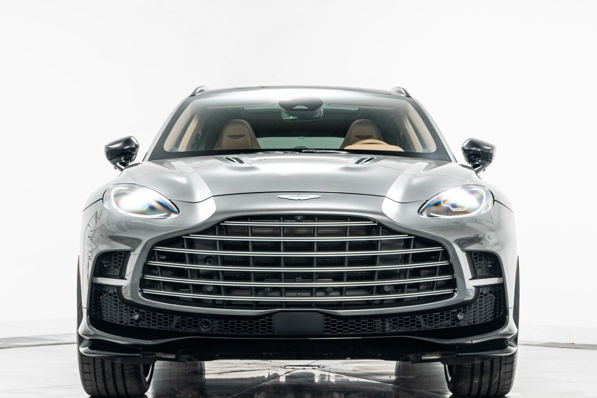 mph003_814453263_Used_2025_Aston_Martin_DBX_707_1780350121_79308485c6