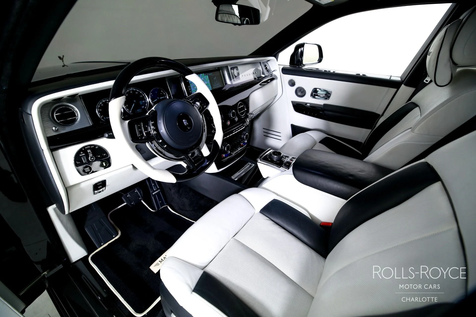 mph003_819611657_Used_2018_Rolls_Royce_Phantom_1776373846_2c6777c173