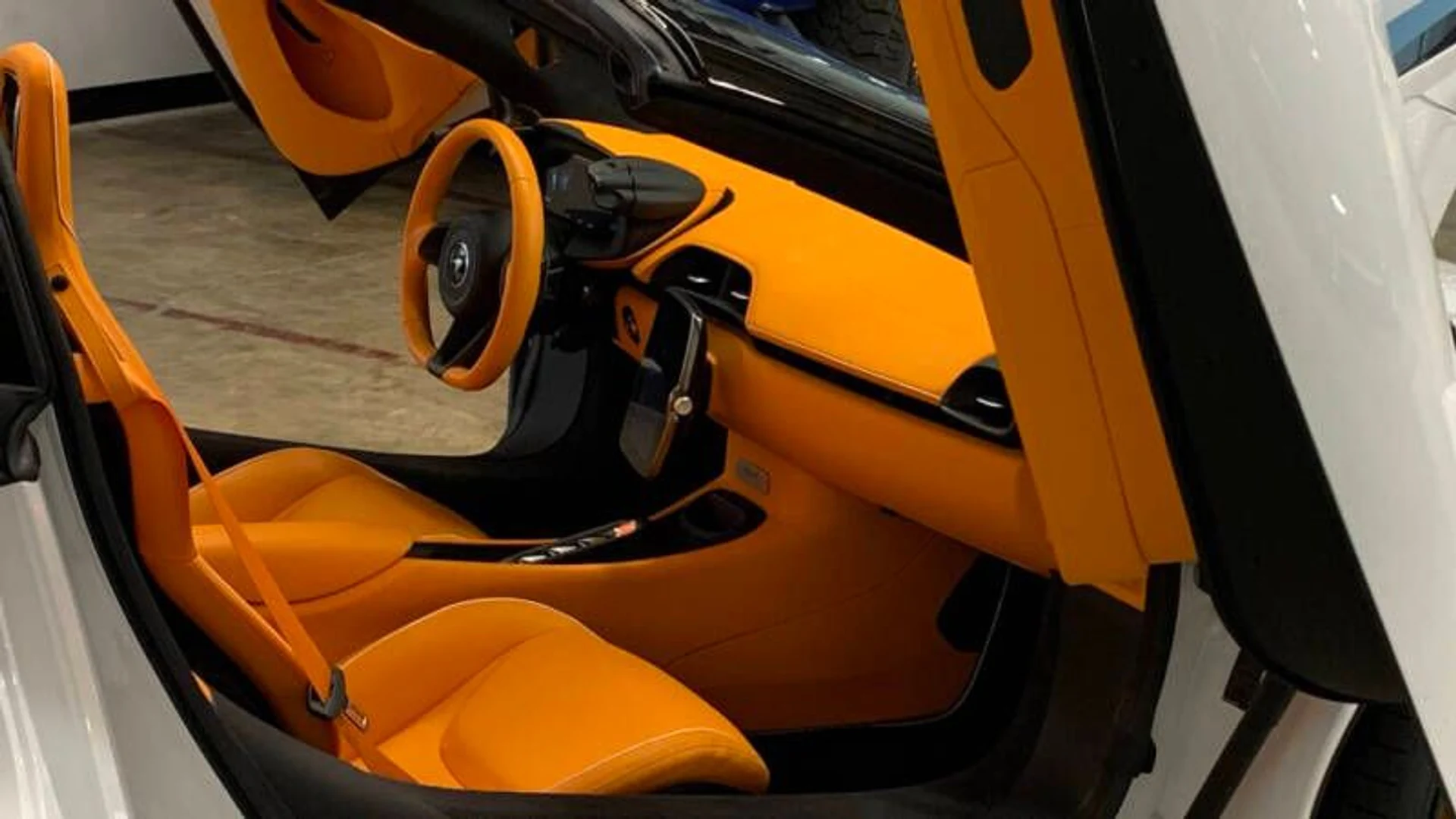 mph003_824952507_2025_mclaren_artura_spider_base_2dr_convertible_dfa28b272c