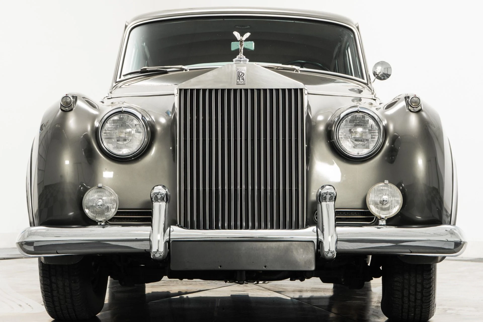mph003_832869439_Used_1960_Rolls_Royce_Silver_Cloud_II_Old_World_Luxury_Hand_Built_Craftsmanship_1757511500_d1e7c20030