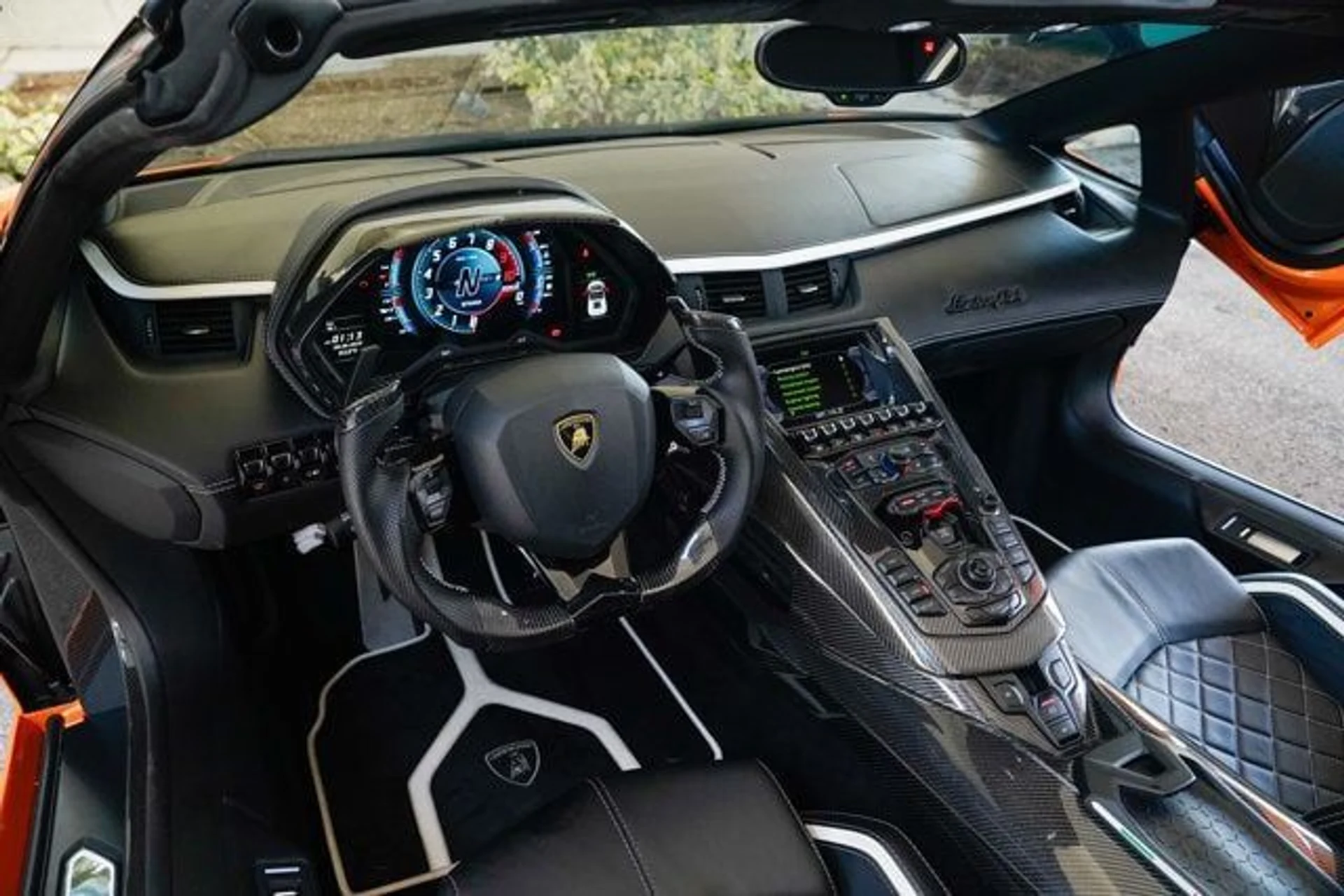 mph003_834006116_used_2018_lamborghini_aventador_sroadster_14354_22897283_4_640_17cb88d496