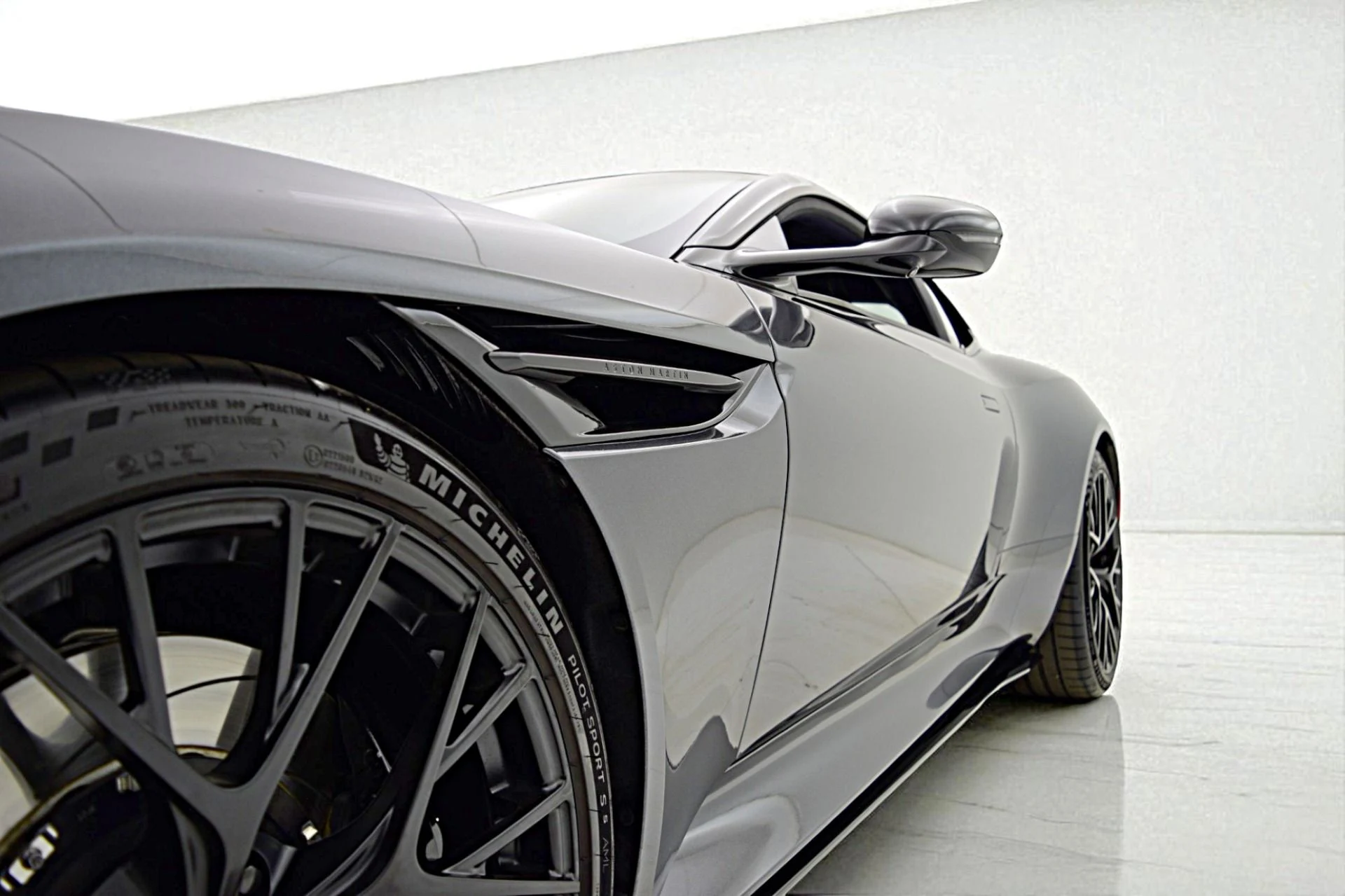 mph003_846614405_Used_2024_Aston_Martin_DB_12_Coupe_971f974660