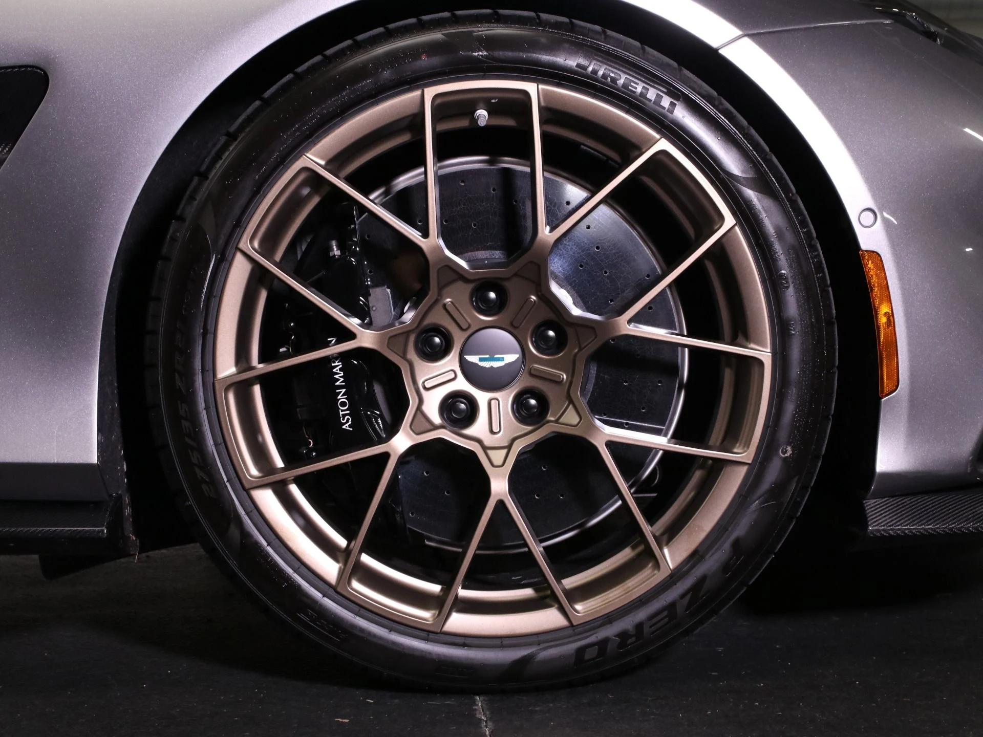 mph003_853525792_New_2025_Aston_Martin_Vanquish_V12_1742253092_3cd46f57ae