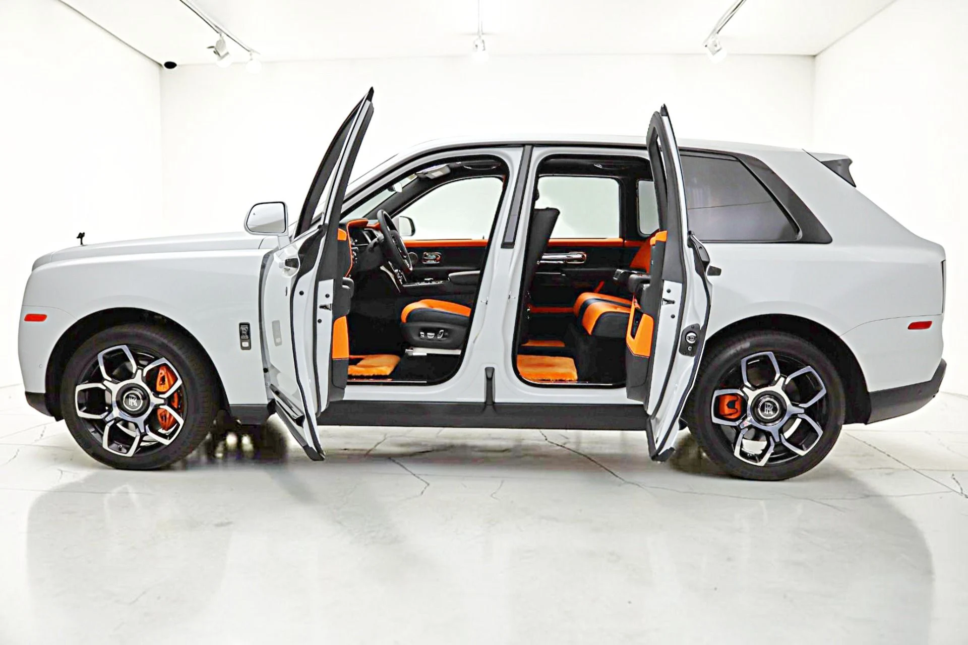 mph003_854542928_Used_2023_Rolls_Royce_Black_Badge_Cullinan_LEASE_OPTIONS_AVAILABLE_411f800a29
