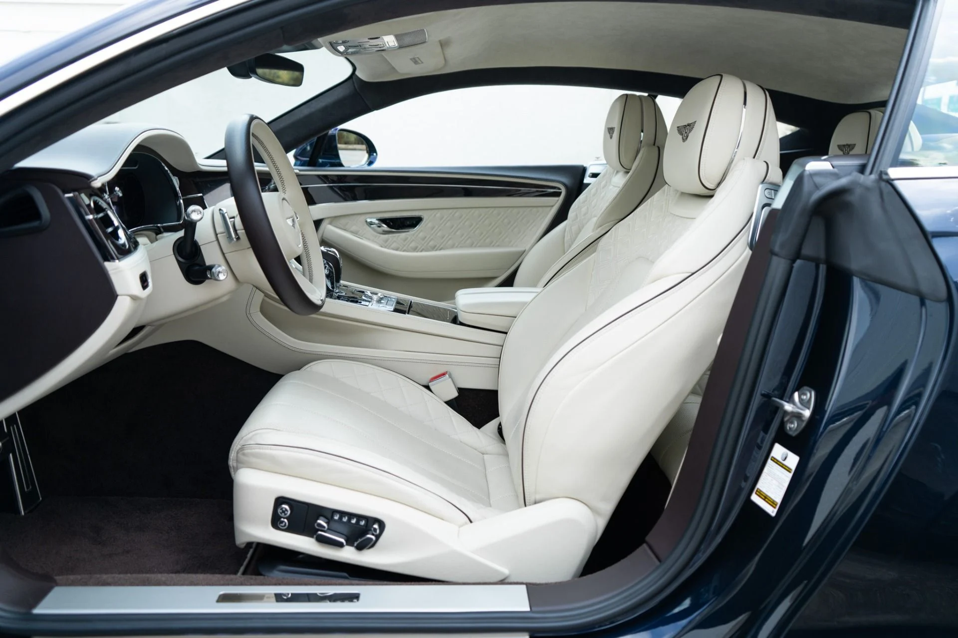 mph003_867551140_Used_2022_Bentley_Continental_GT_V8_1761245166_92d0149503