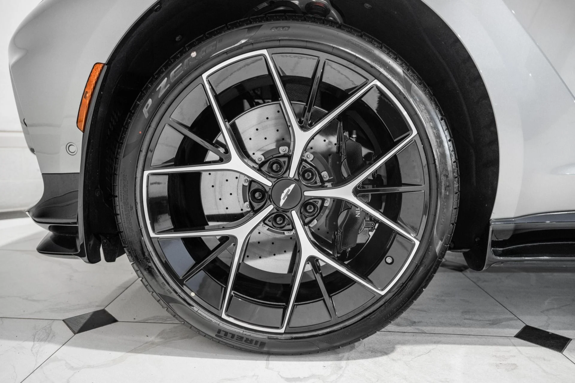 mph003_869507414_New_2026_Aston_Martin_DBX_707_1786372165_96692b8828
