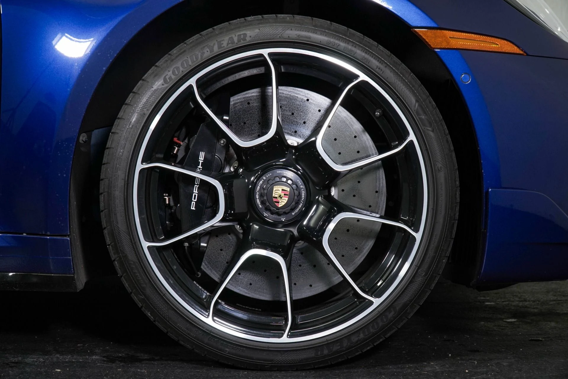 mph003_892933128_Used_2022_Porsche_911_Turbo_S_1776238408_5d62264280