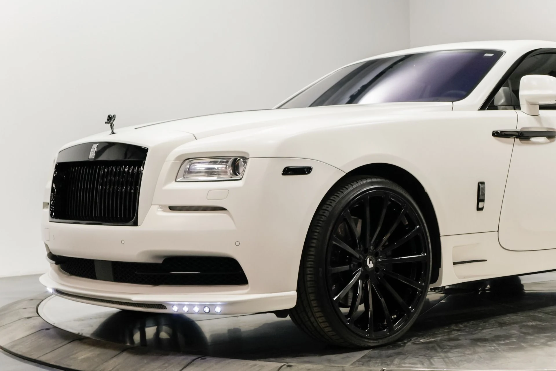 mph003_916320458_Used_2014_Rolls_Royce_Wraith_1761229868_7054d39d87