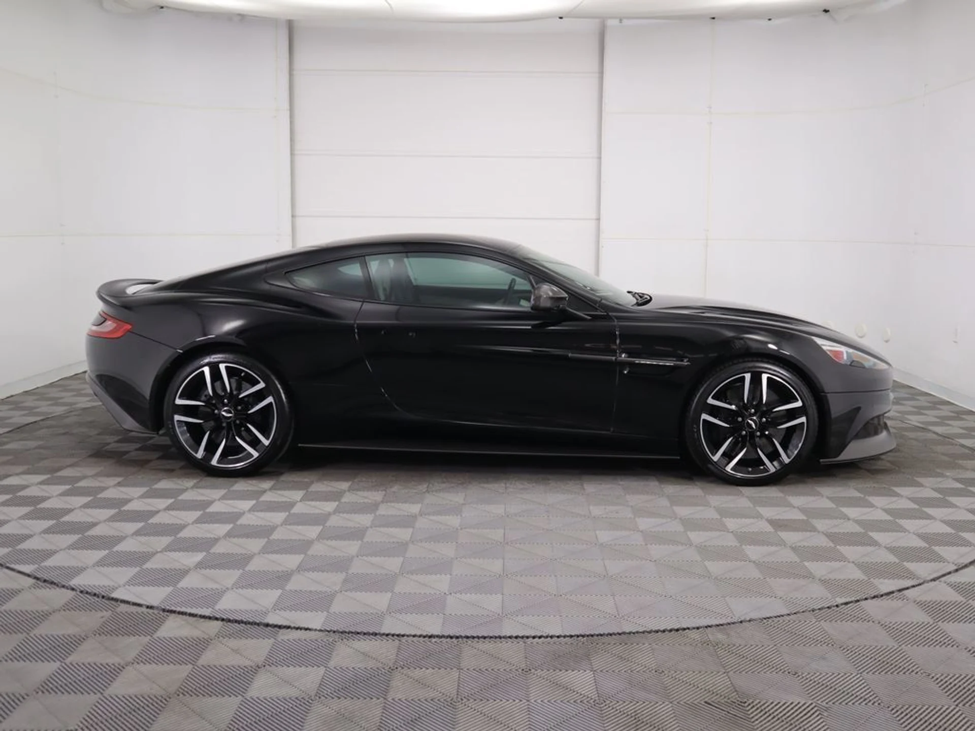 mph003_932750390_used_2015_aston_martin_vanquish_2drcoupe_8119_22944423_4_1024_42ae610a84