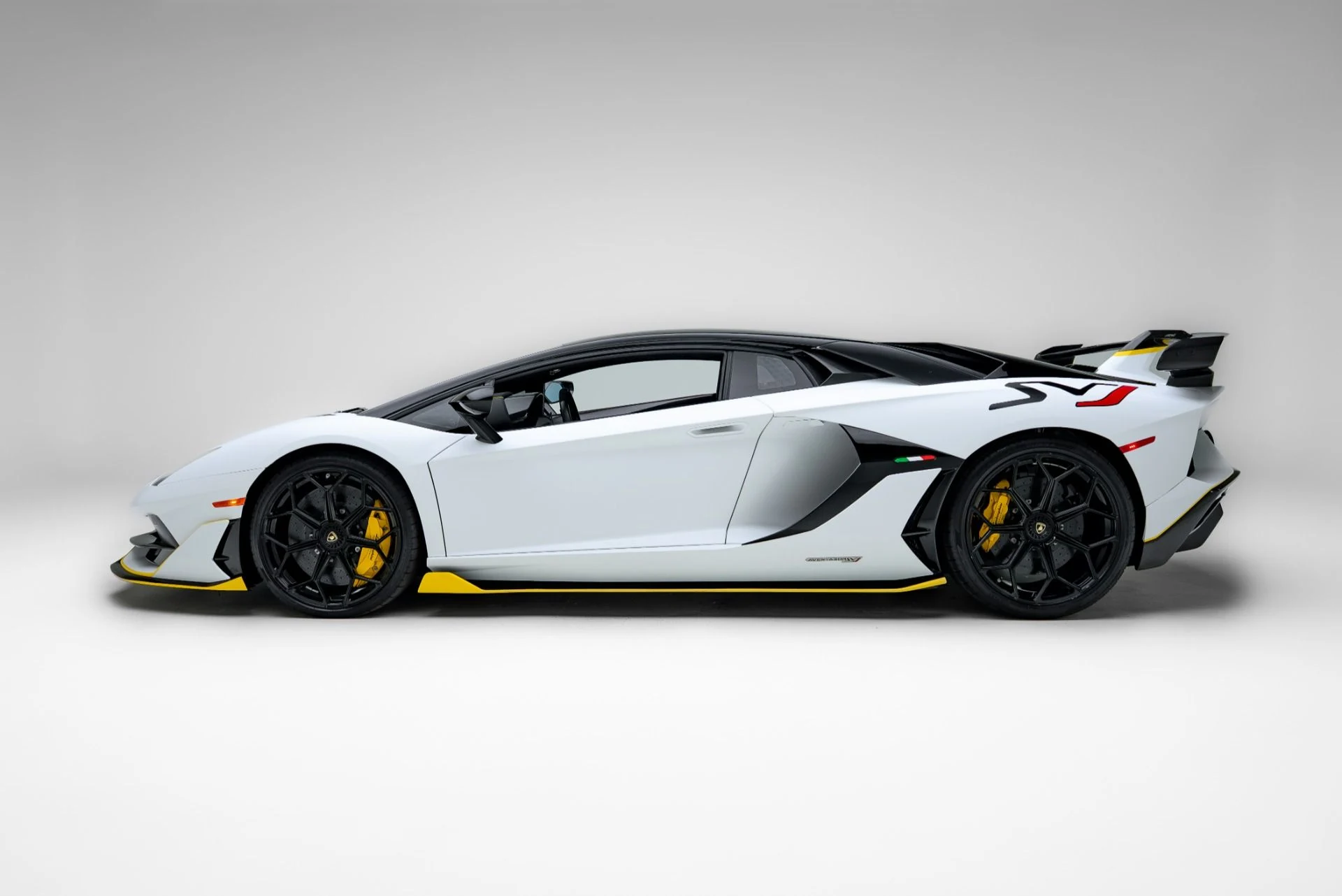 mph003_935199614_Used_2021_Lamborghini_Aventador_LP_770_4_SVJ_1776372314_3f08d44c59