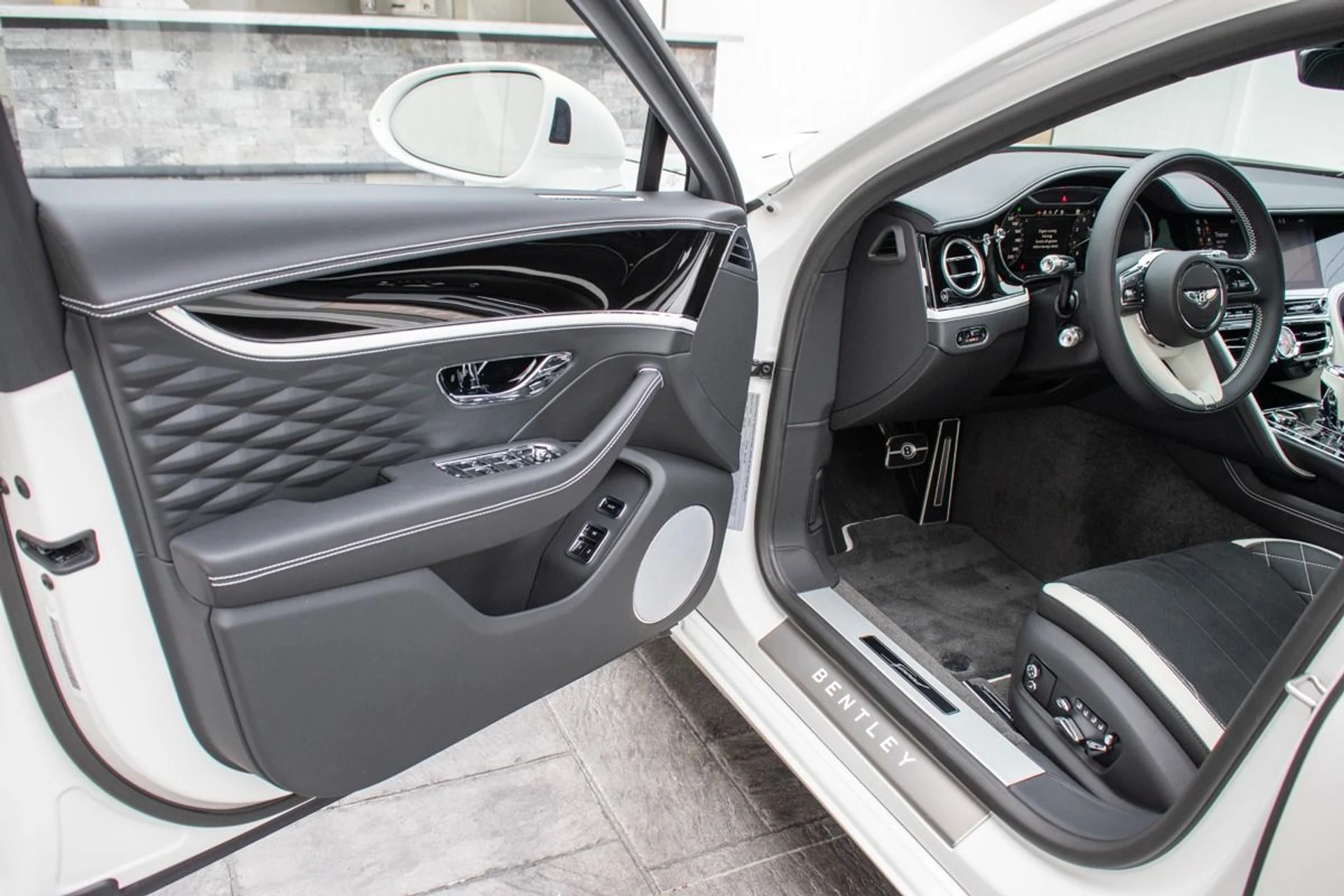 mph003_939704061_Used_2024_Bentley_Flying_Spur_Speed_1712782196_d15e2e43d6