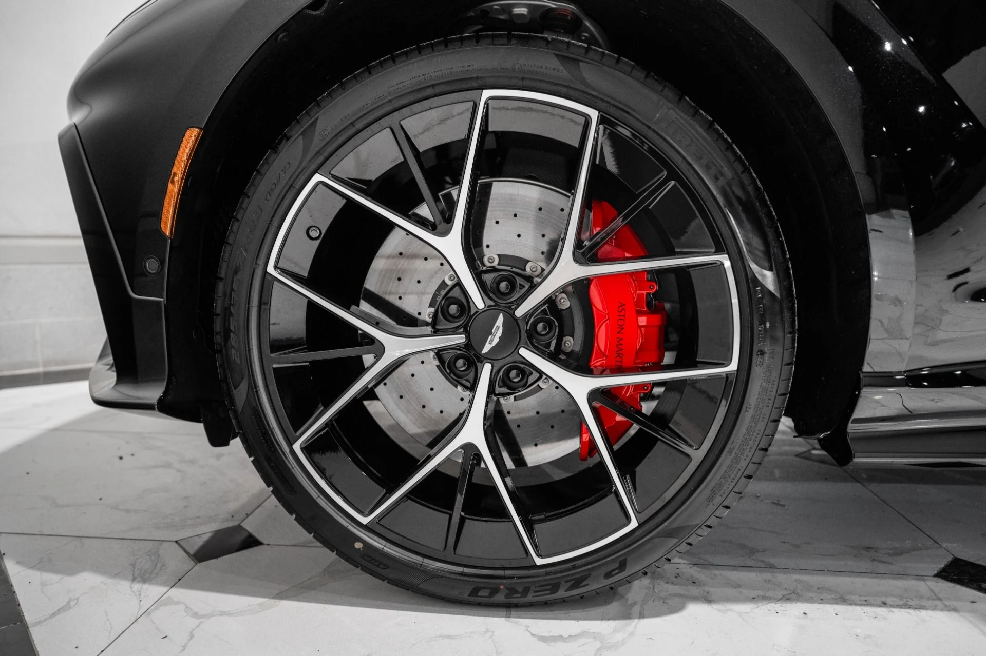 mph003_944405300_New_2026_Aston_Martin_DBX_S_1765985660_acf1c90525