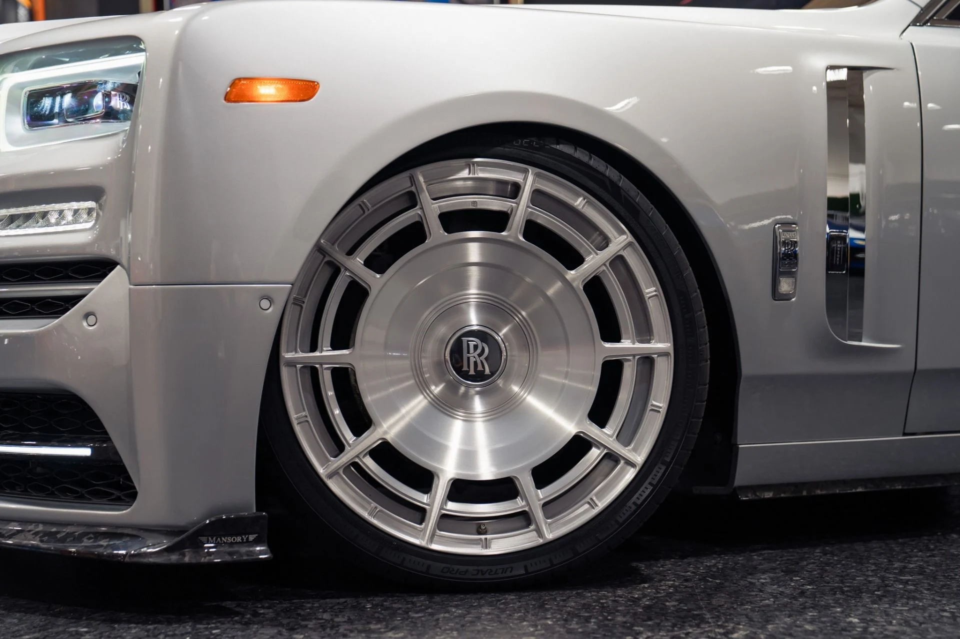 mph003_948887475_Used_2020_Rolls_Royce_Phantom_Mansory_Carbon_Kit_1786567460_c4ada1c911