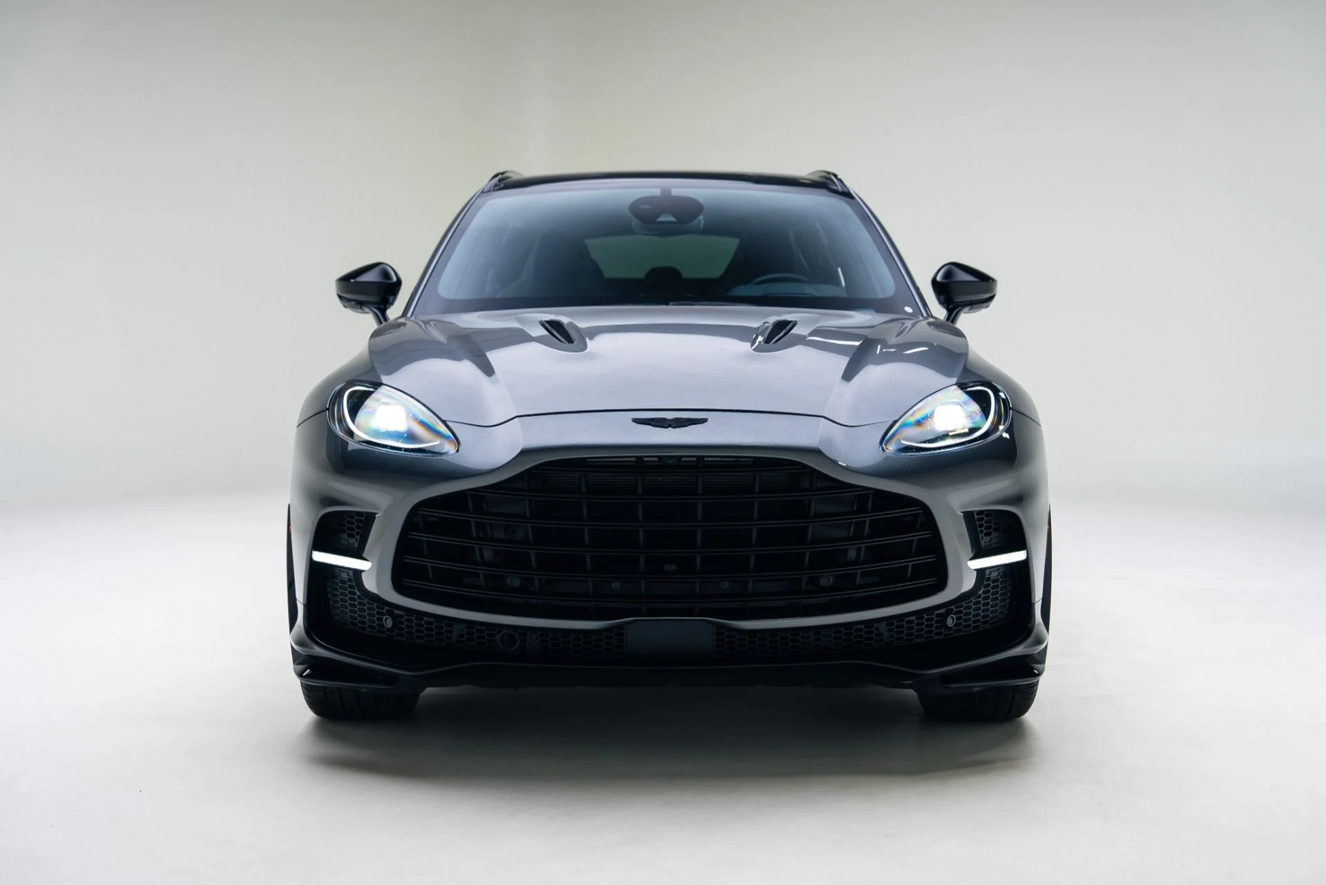 mph003_949844646_Used_2023_Aston_Martin_DBX_707_1767147113_4b247b419e