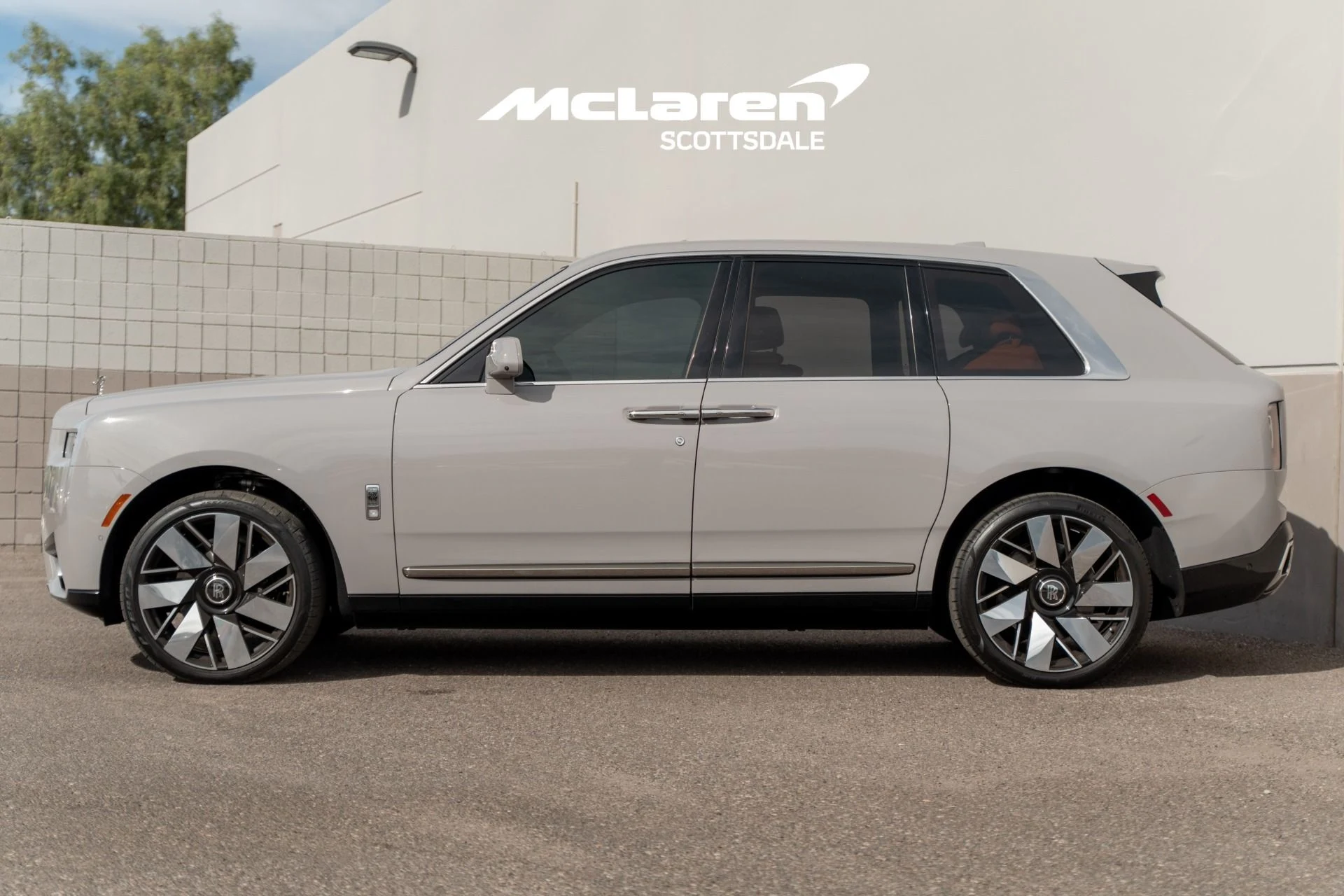 mph003_964267573_Used_2025_Rolls_Royce_CULLINAN_1762551251_0bc23141a4