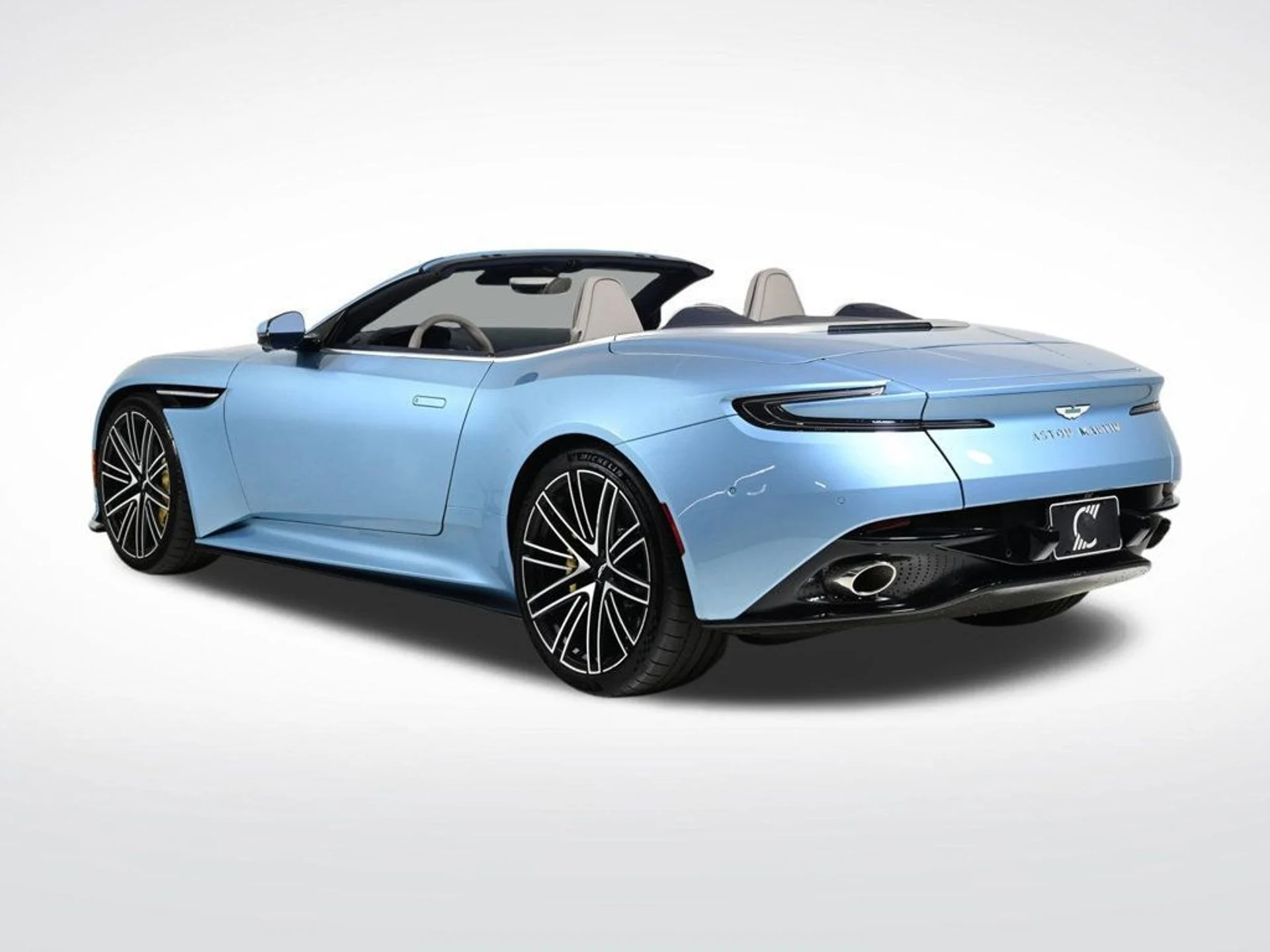mph003_973265173_used_2024_aston_martin_db12_volante_11350_22946063_3_1024_2b35158c9b