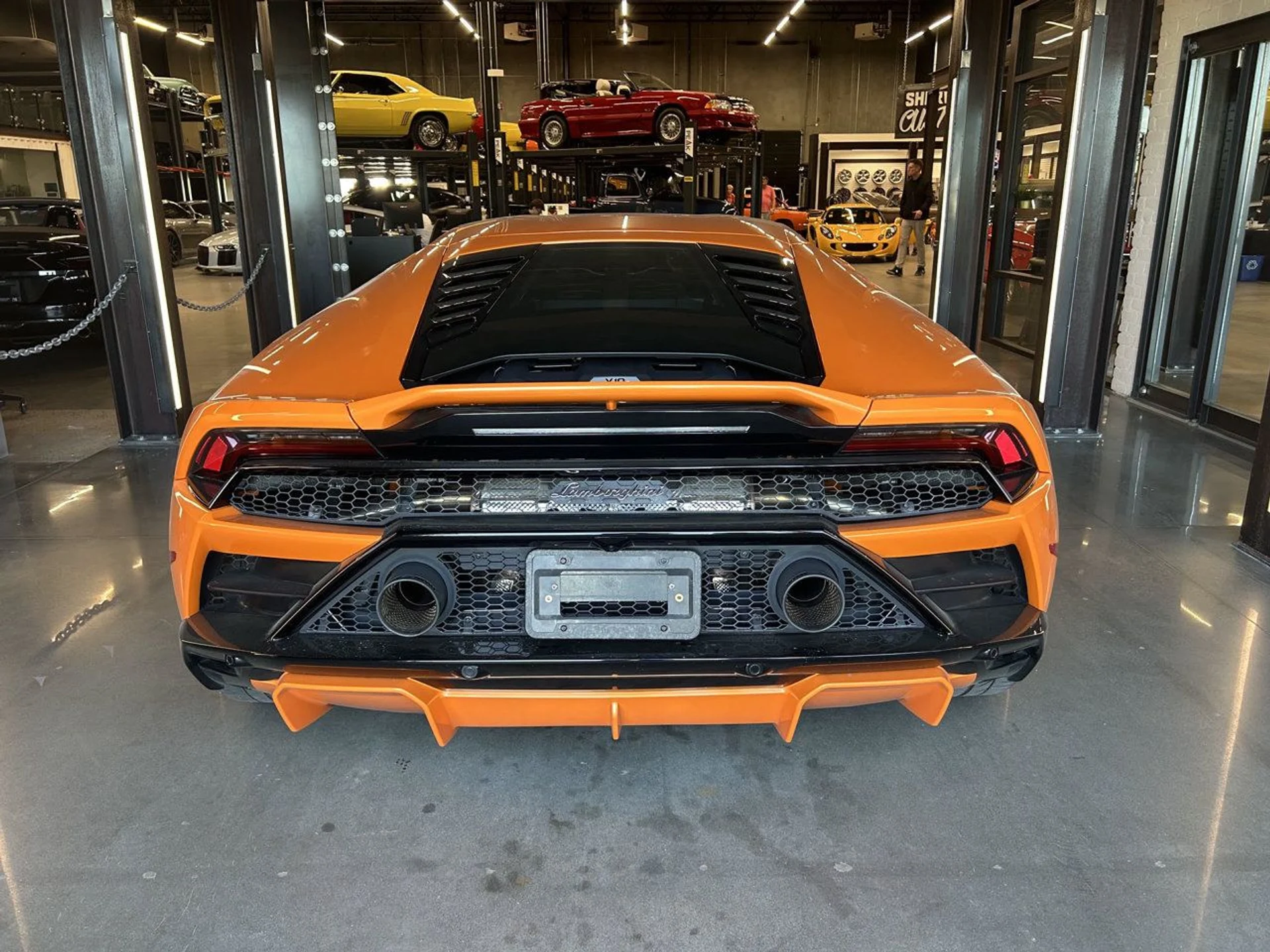 mph003_974276067_lamborghini_huracan_evo_2022_f27f1690d5