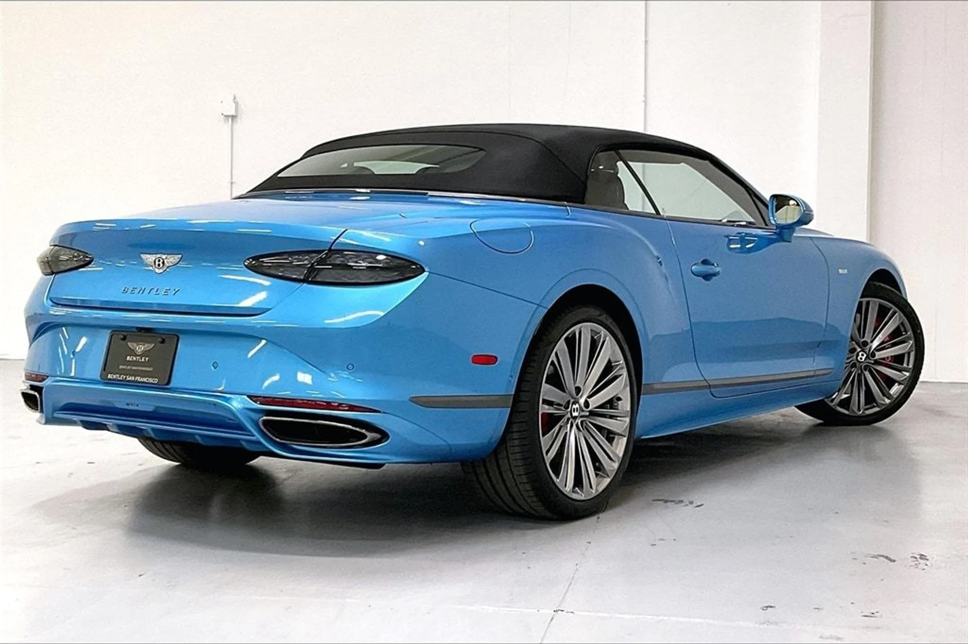 mph003_974513057_e9f1646d42622d48b0d4b3fb0f66ac24x_37b1ed4287