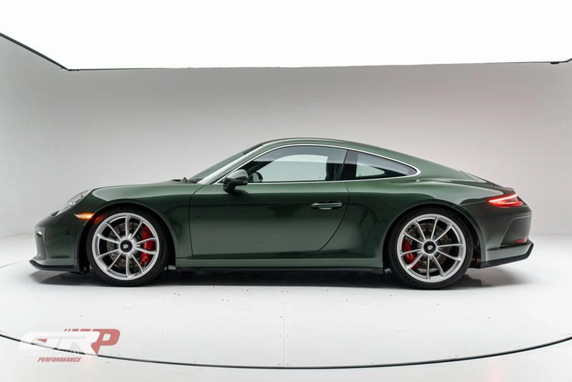 mph003_975984292_2_FDFD_811_58_C0_492_A_8284_4119_F27_E5_E0_A_18d502a130