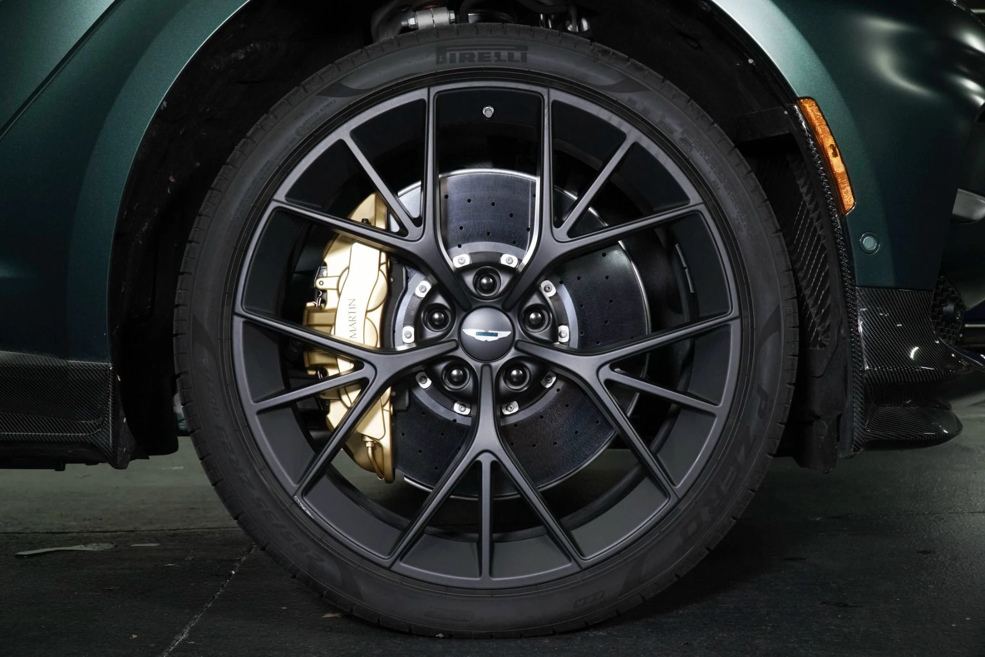 mph003_98316238_Used_2025_Aston_Martin_DBX_707_1768858107_2b6a507537